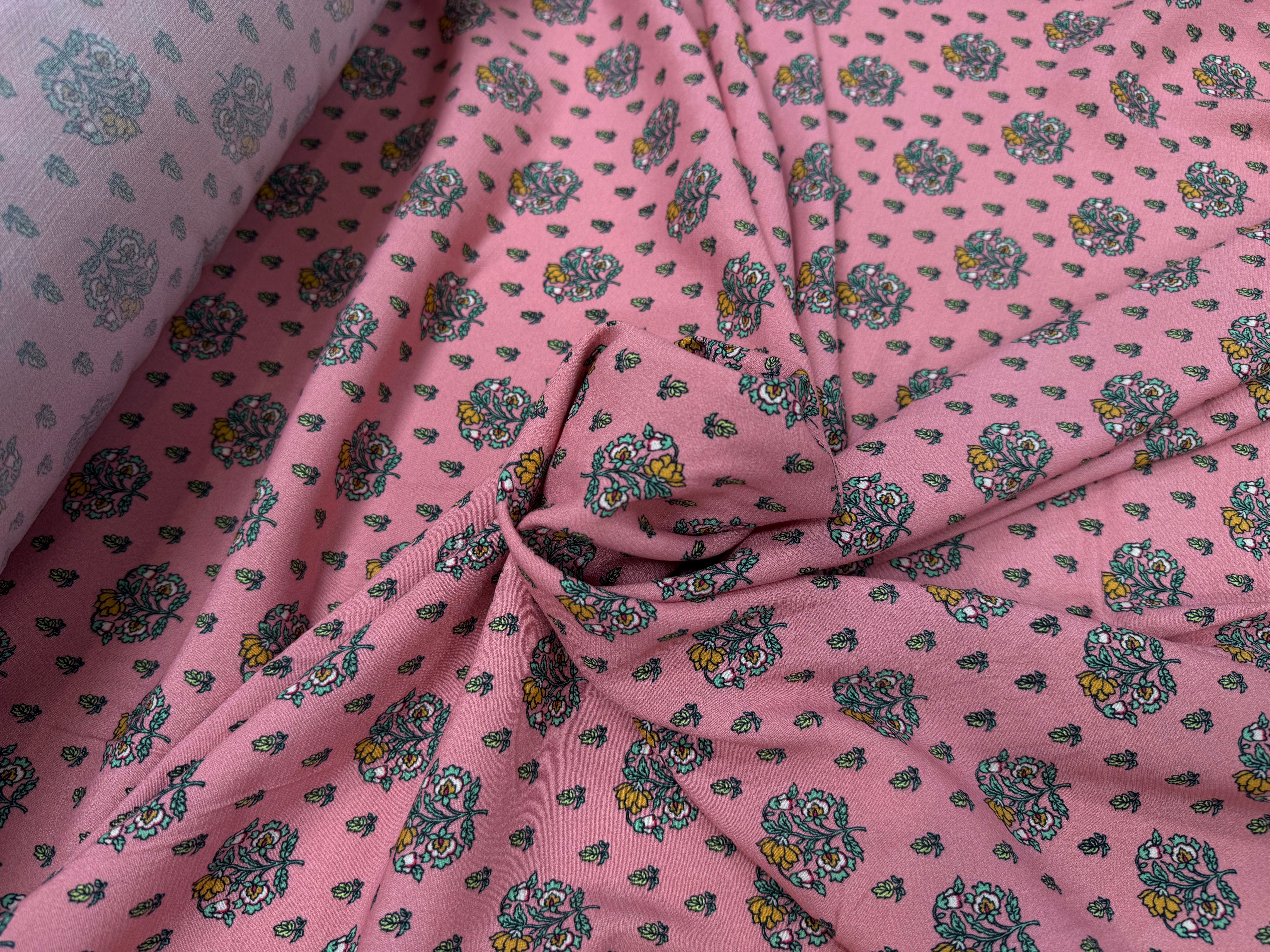 CRÊPE VISCOSE FOND ROSE MOTIFS FLEURS DESSIN VERT - My Little Coupon