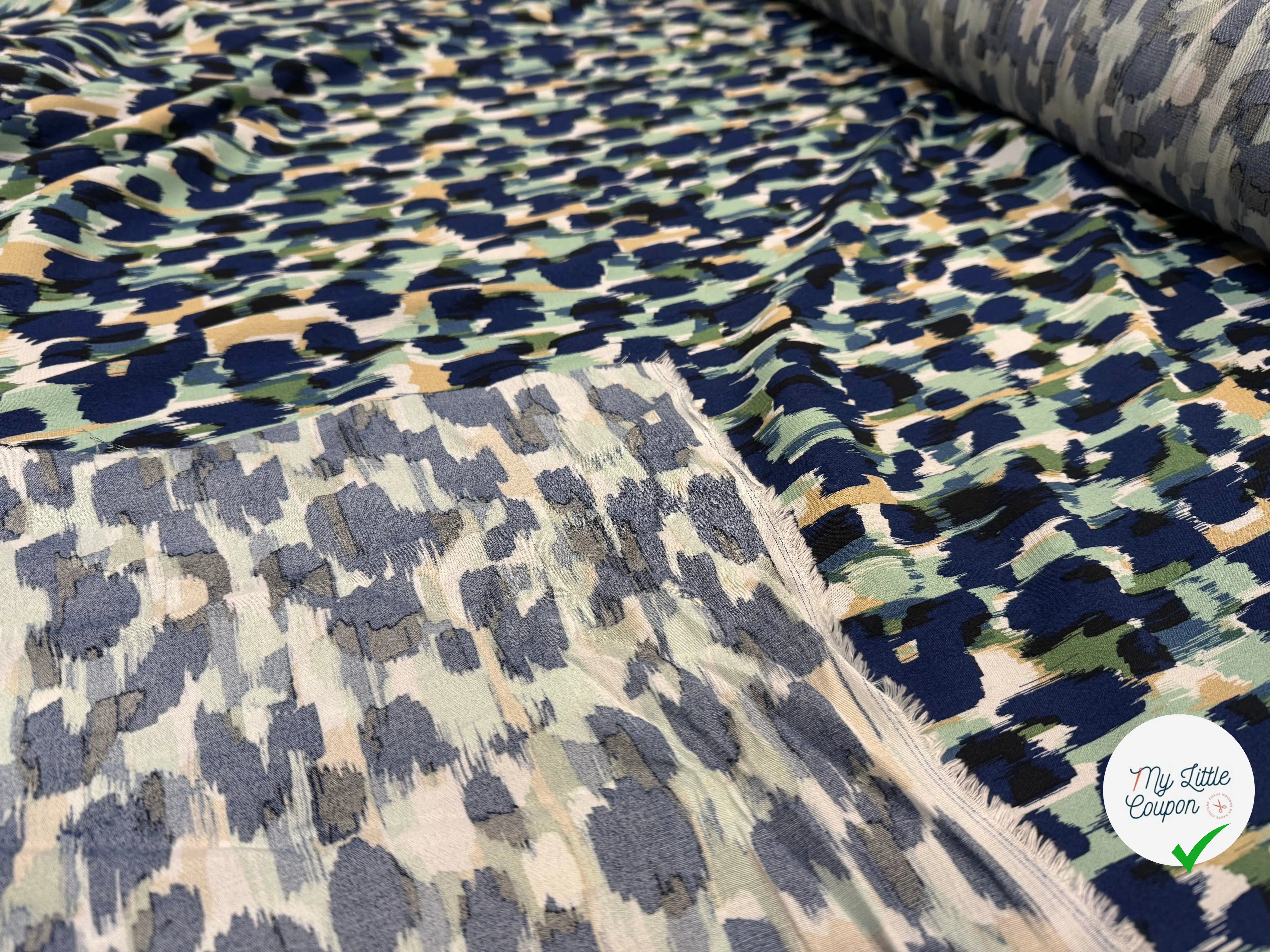 CRÊPE VISCOSE IMPRIMÉE BLEU BEIGE VERT D’EAU - My Little Coupon