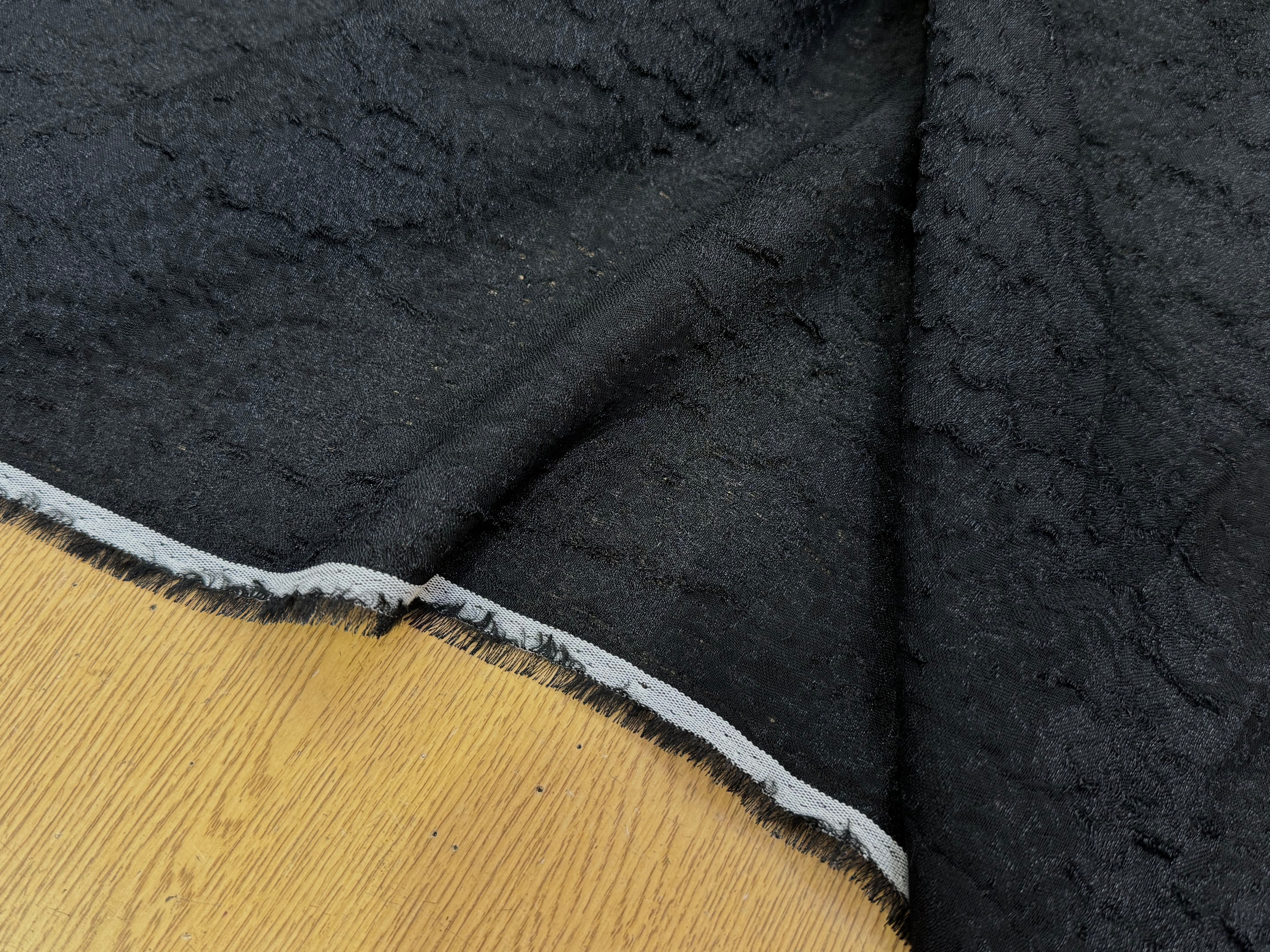 CREPE VISCOSE JACQUARD NOIR 67% VI - My Little Coupon