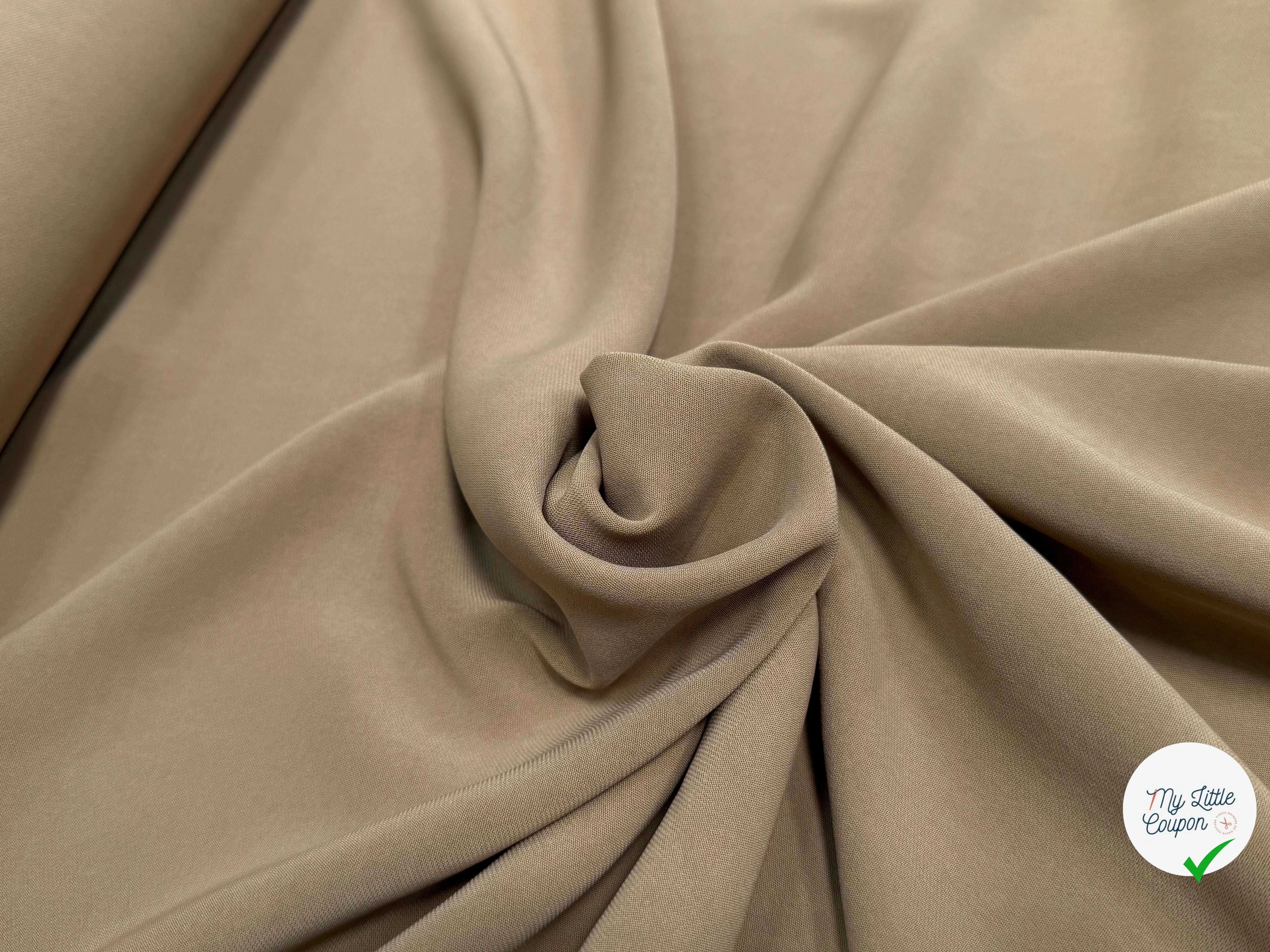 CREPE VISCOSE LÉGÈREMENT STRETCH BEAU TOMBÉ LIGHT TAUPE - My Little Coupon