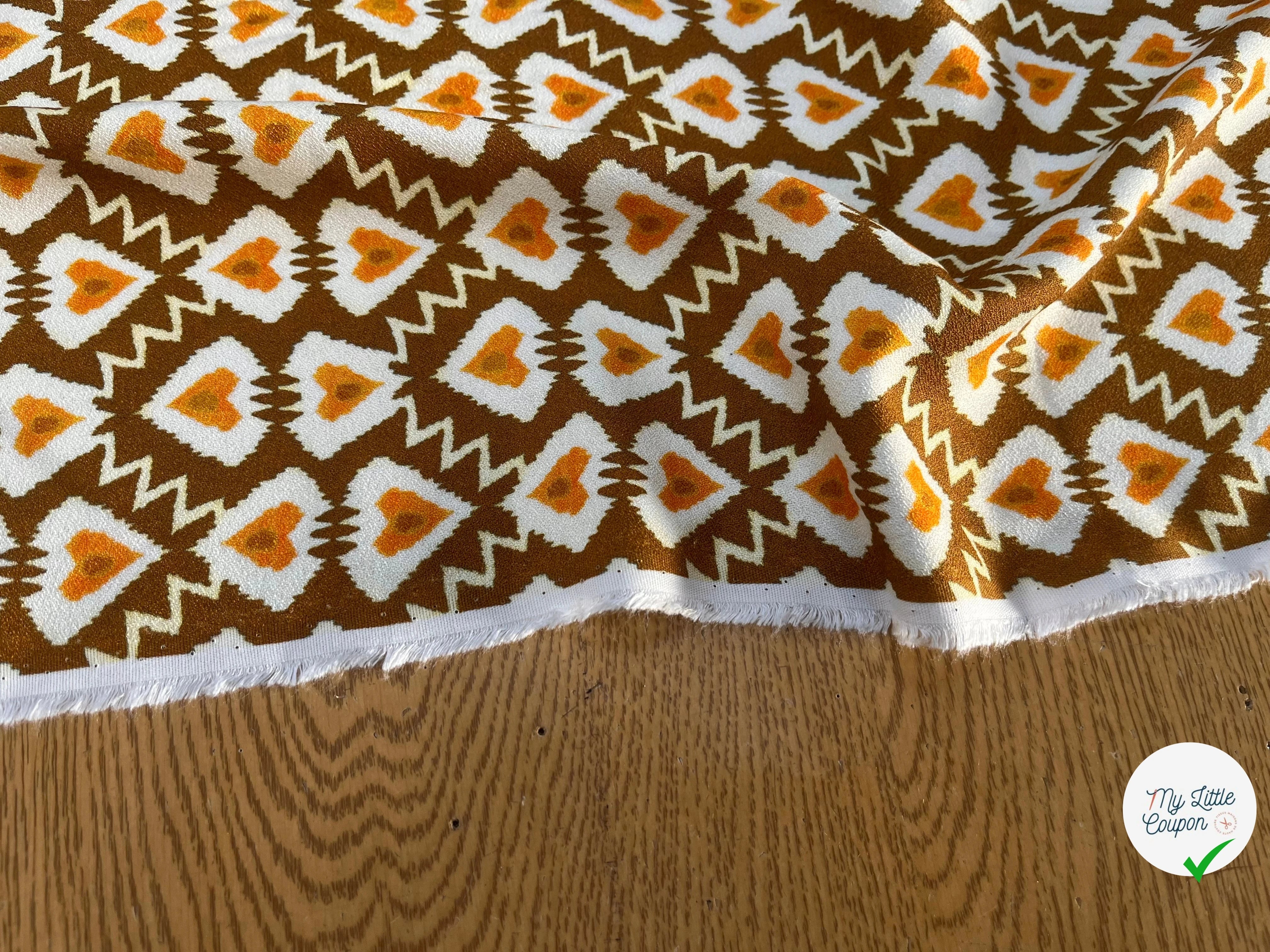 CREPE VISCOSE LOURD FOND MARON MOTIF COEUR - My Little Coupon