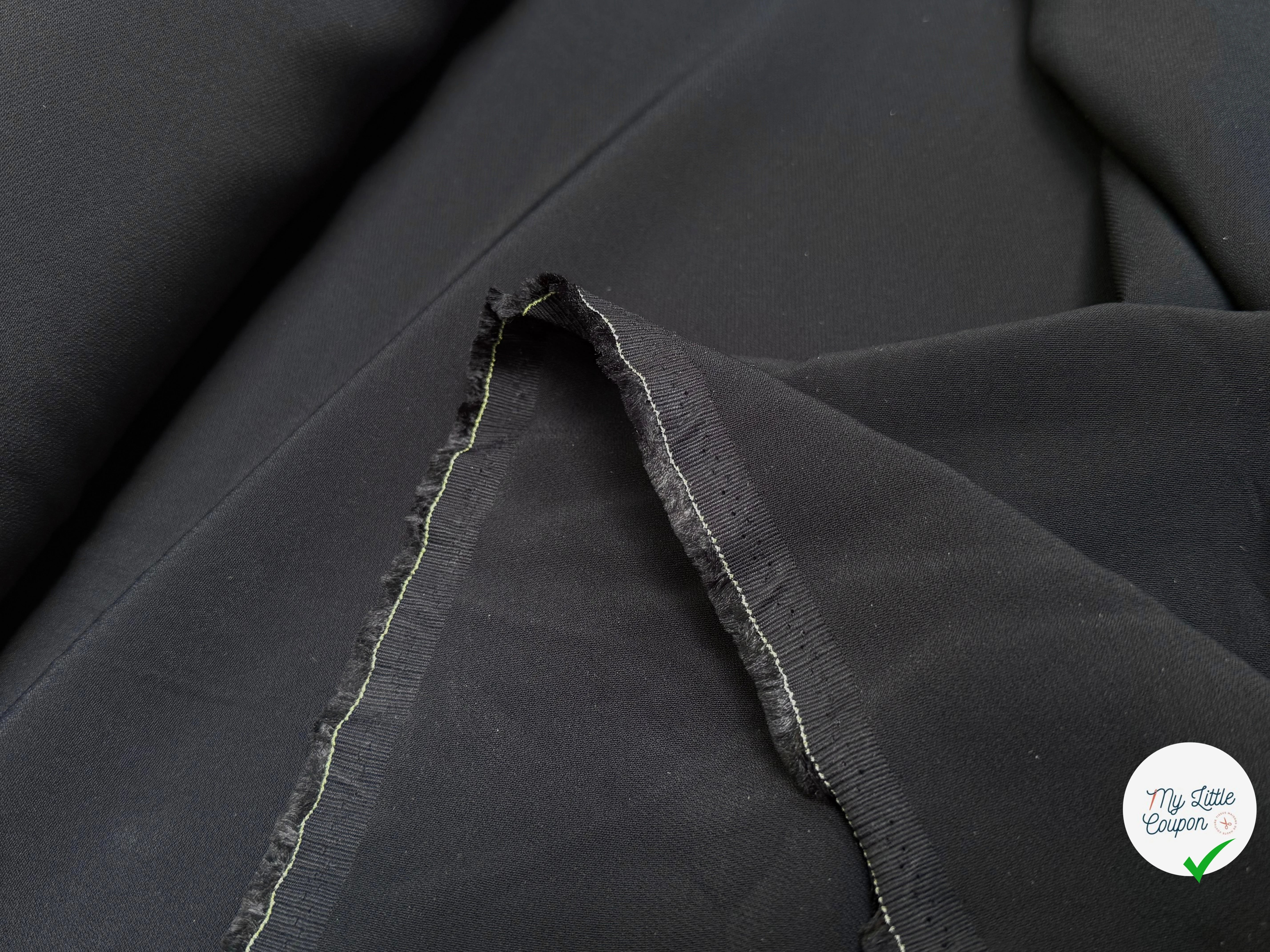 CREPE VISCOSE LOURD TRÈS BEAU TOMBÉ NOIR TRÈS LÉGÈREMENT SATINÉ - My Little Coupon