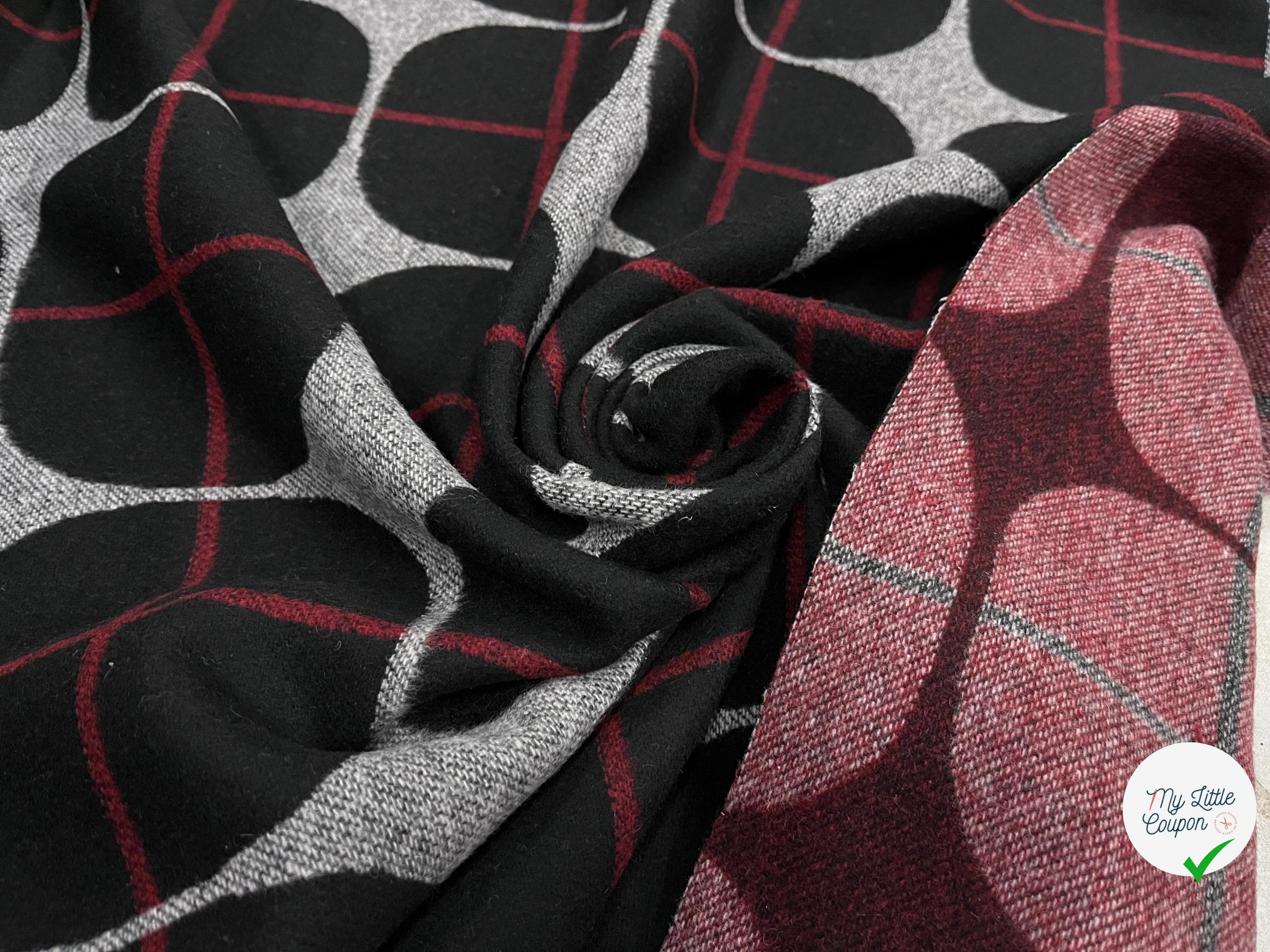 CABAN LAINE CARREAUX GÉOMETRIQUE ROUGE NOIR - My Little Coupon