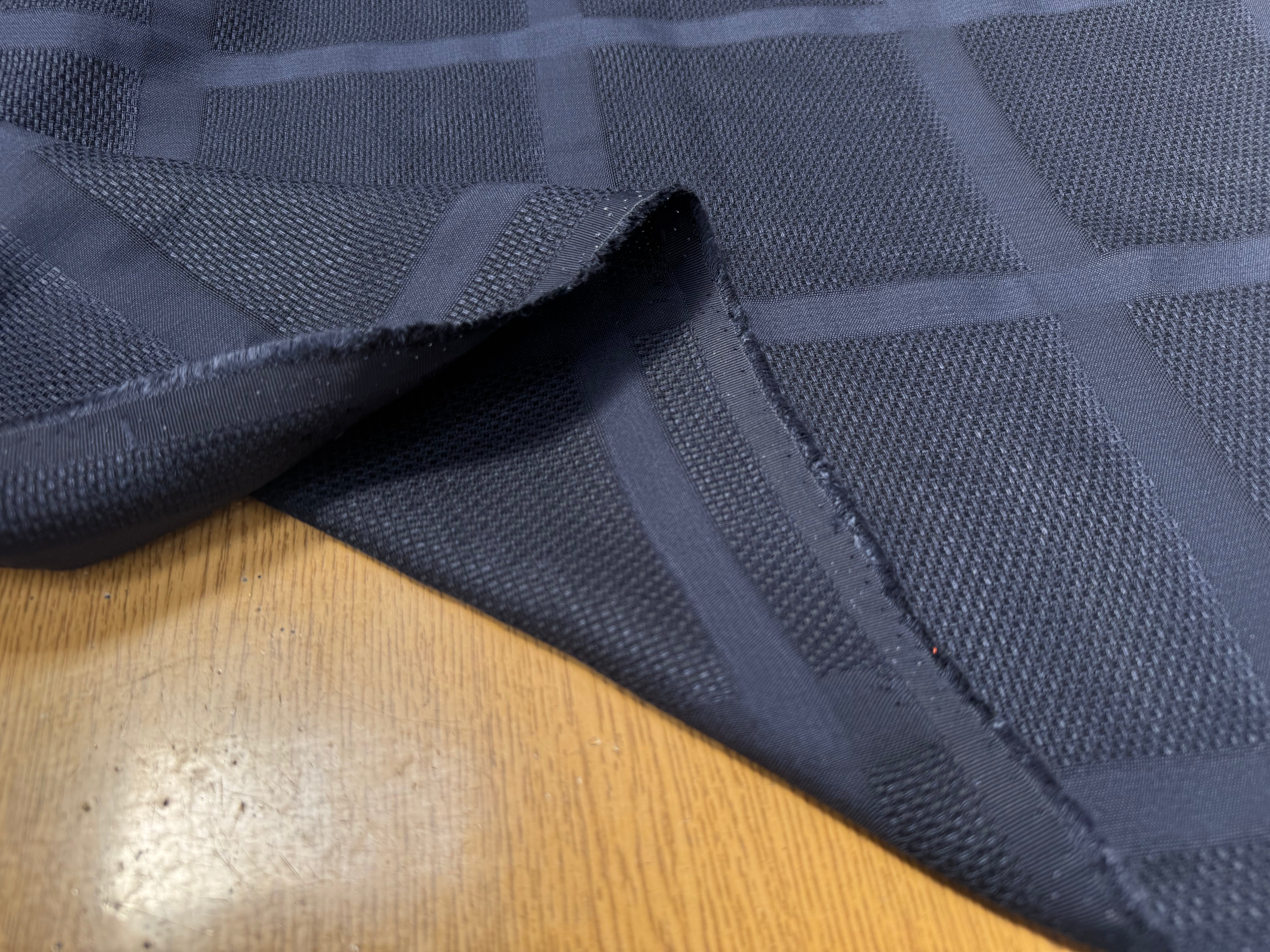 (Chute) COTON ARMURÉ BLEU NAVY MOTIFS CARREAUX TONS SUR TONS - My Little Coupon