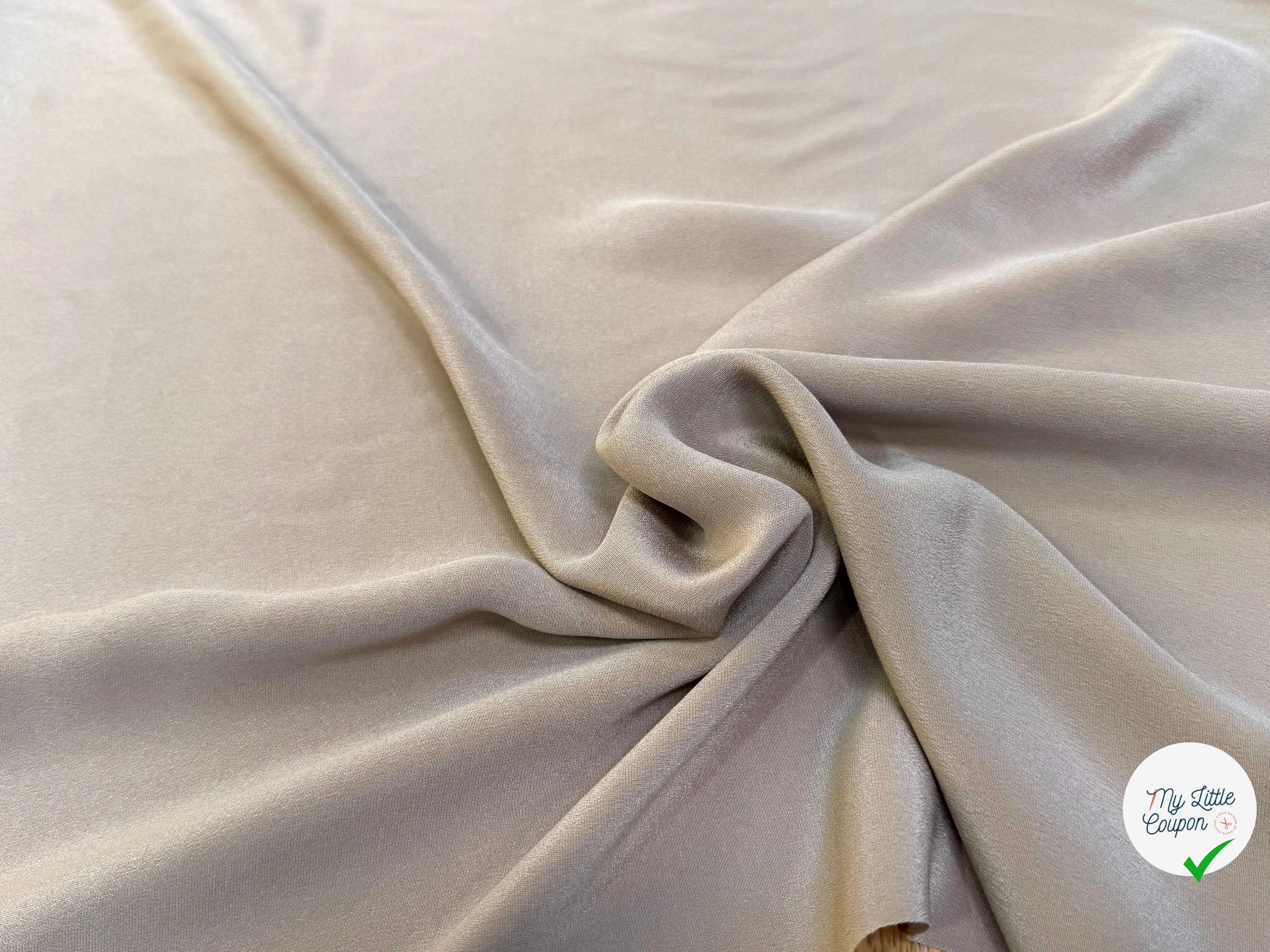 (Chute) CREPE DE SOIE FLUIDE STRETCH LÉGÈREMENT SATINÉ CAFÉ AU LAIT - My Little Coupon