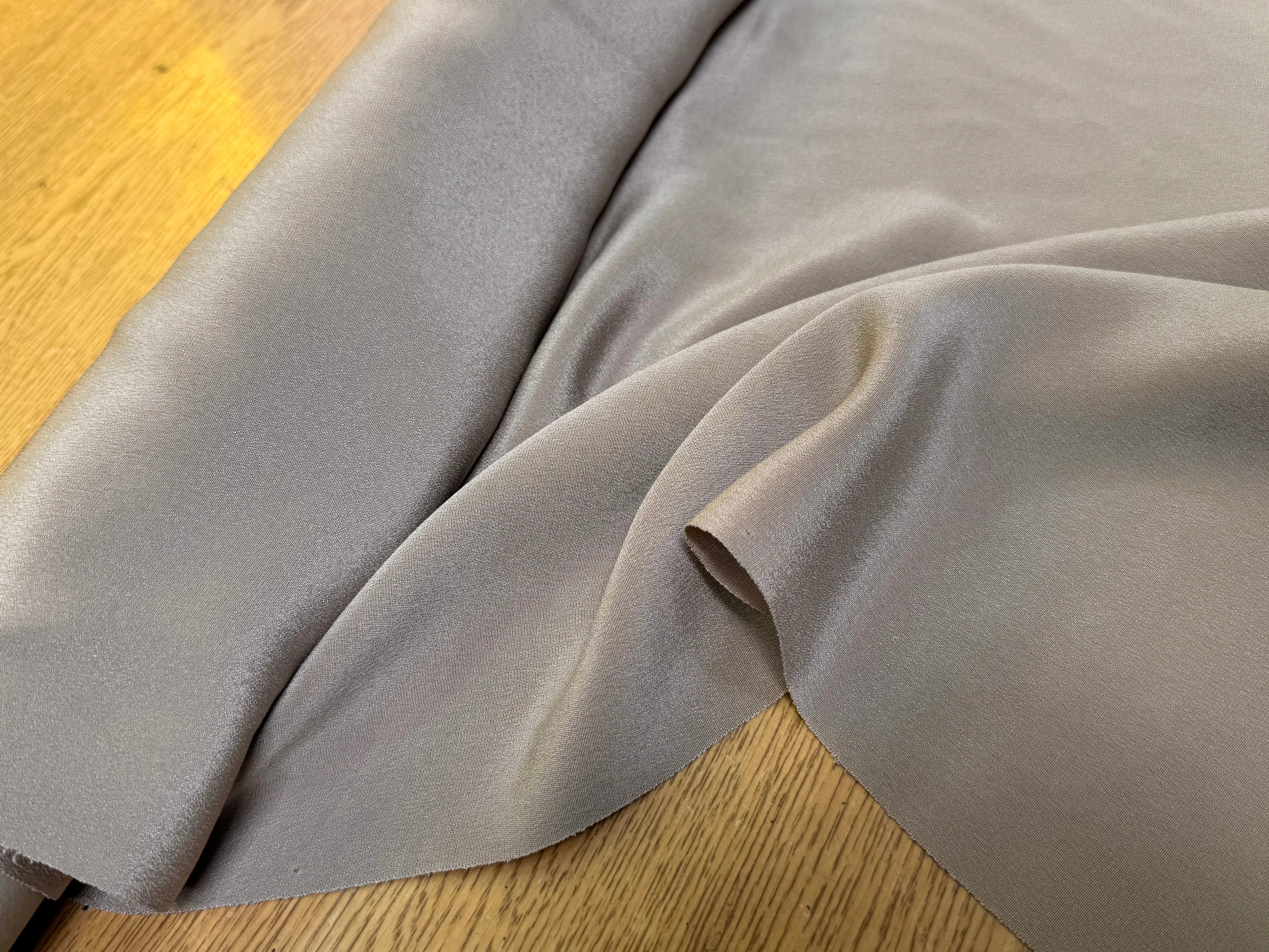 (Chute) CREPE DE SOIE FLUIDE STRETCH LÉGÈREMENT SATINÉ CAFÉ AU LAIT - My Little Coupon