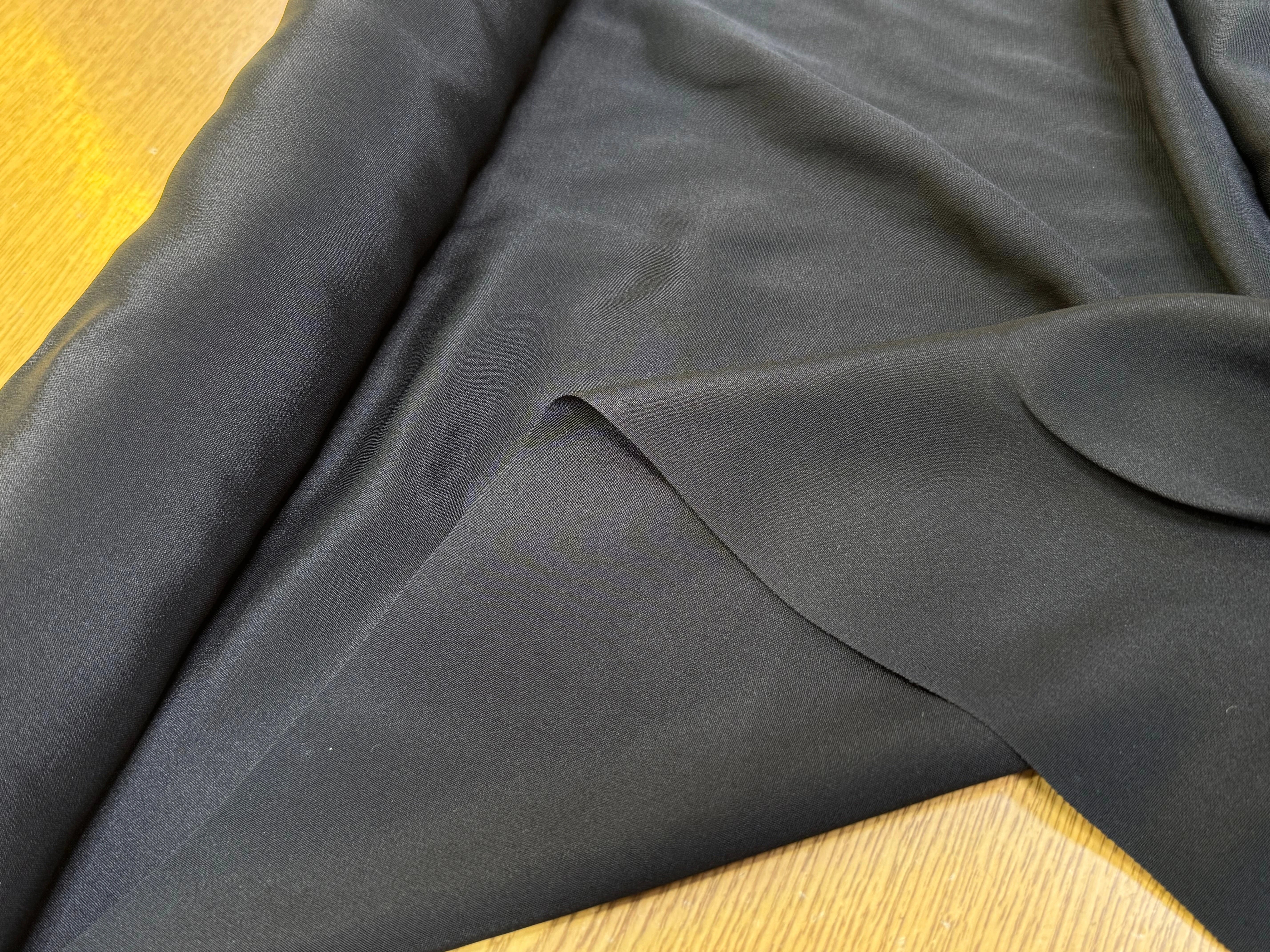 (Chute) CREPE DE SOIE FLUIDE STRETCH LÉGÈREMENT SATINÉ NOIR - My Little Coupon