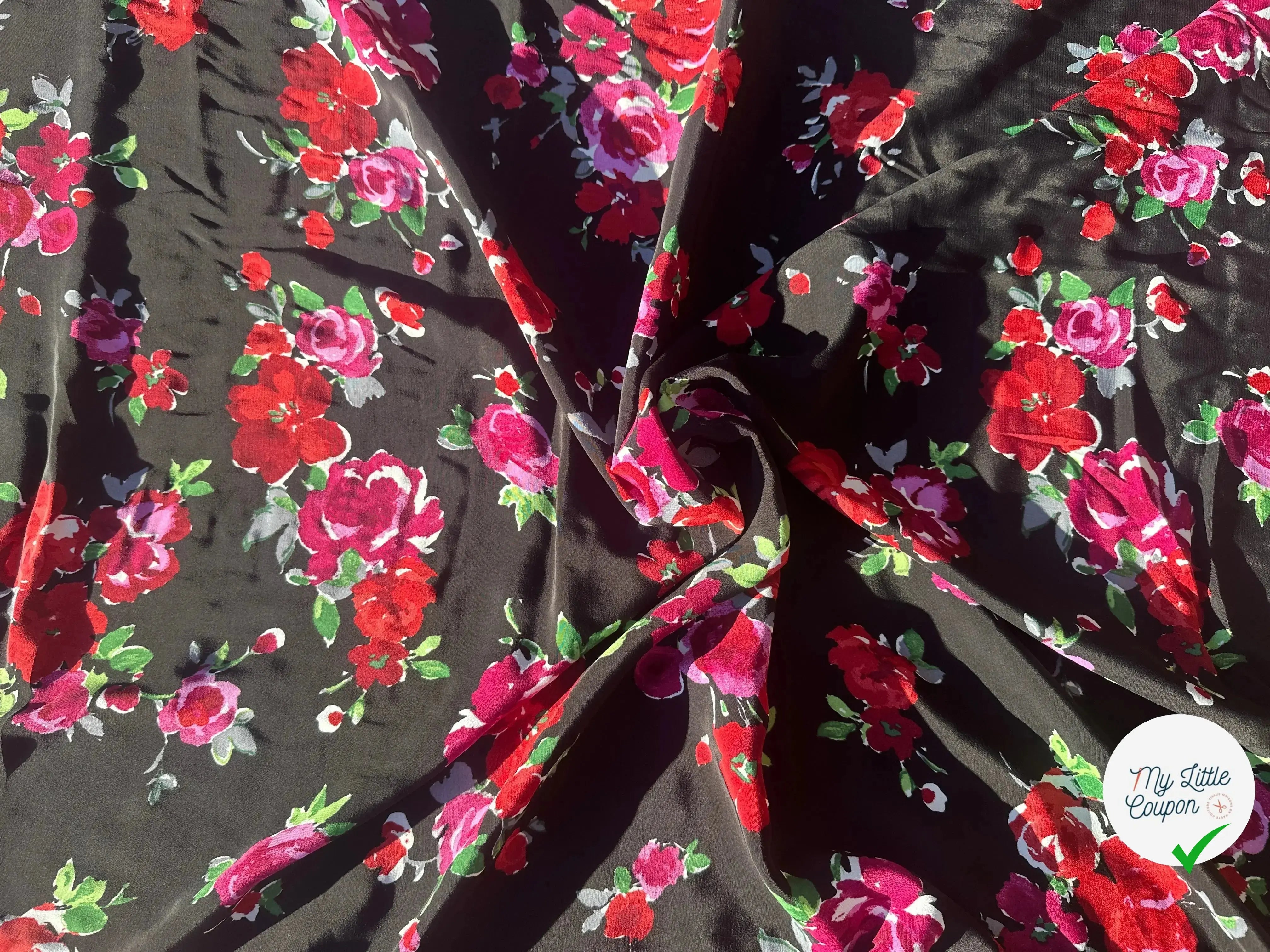 CRÊPE MAROCAIN 100% VISCOSE BOUQUET PASSIONNÉ FOND NOIR MLC INTERN