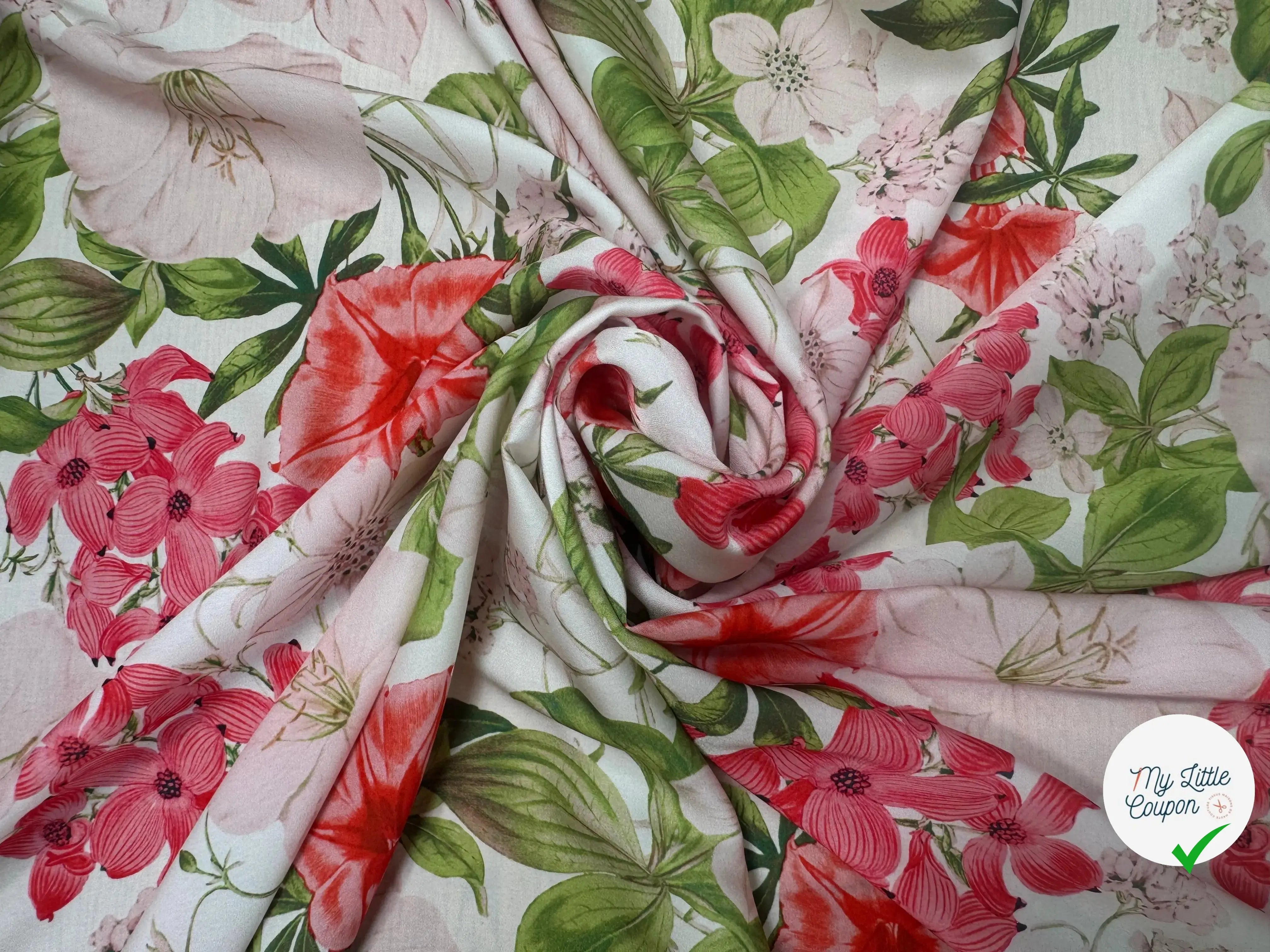 CREPE SATINÉ FOND BLANC MOTIF FLEURS ROSE ET FEUILLES VERTE - My Little Coupon
