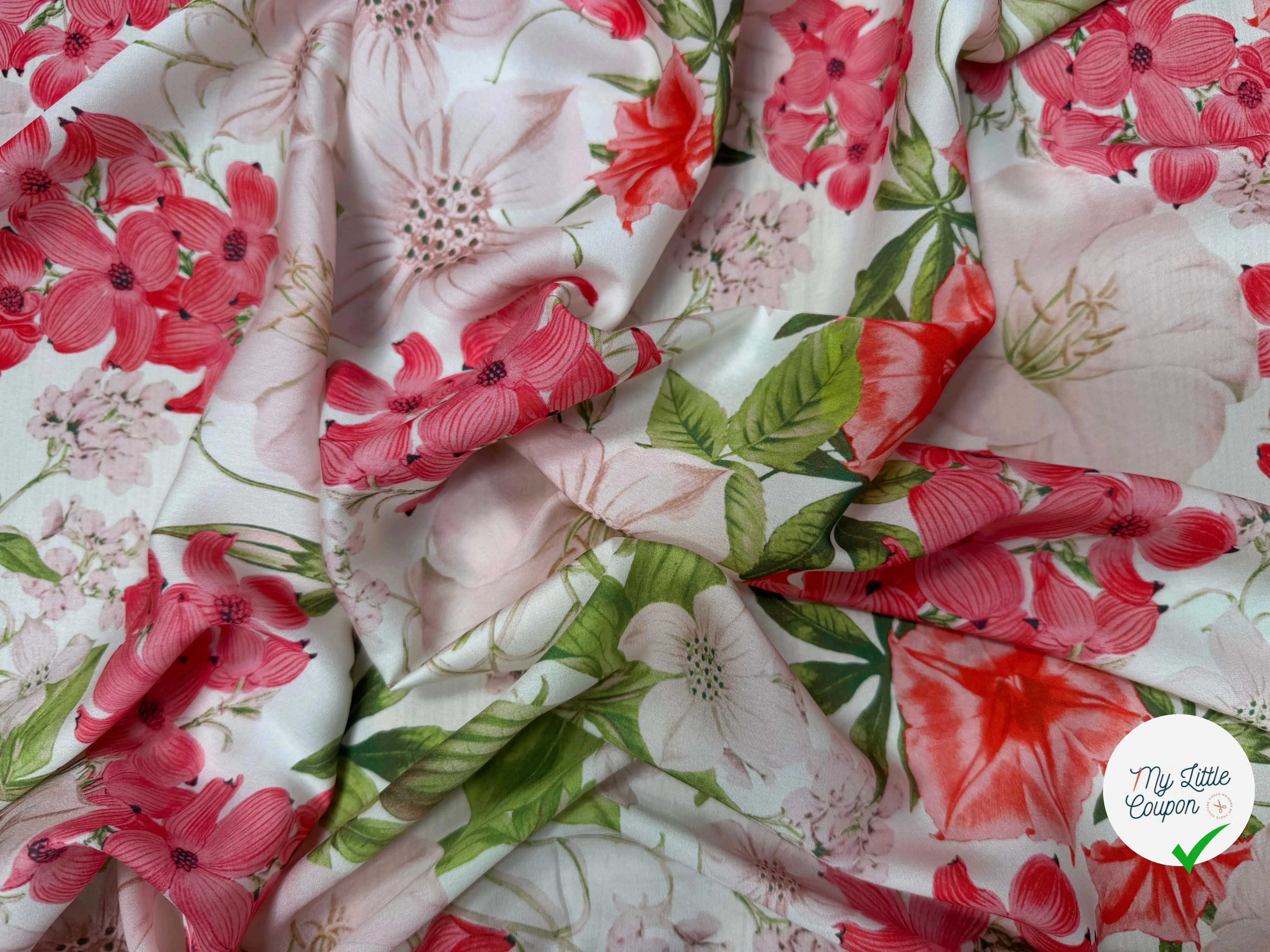 CREPE SATINÉ FOND BLANC MOTIF FLEURS ROSE ET FEUILLES VERTE - My Little Coupon