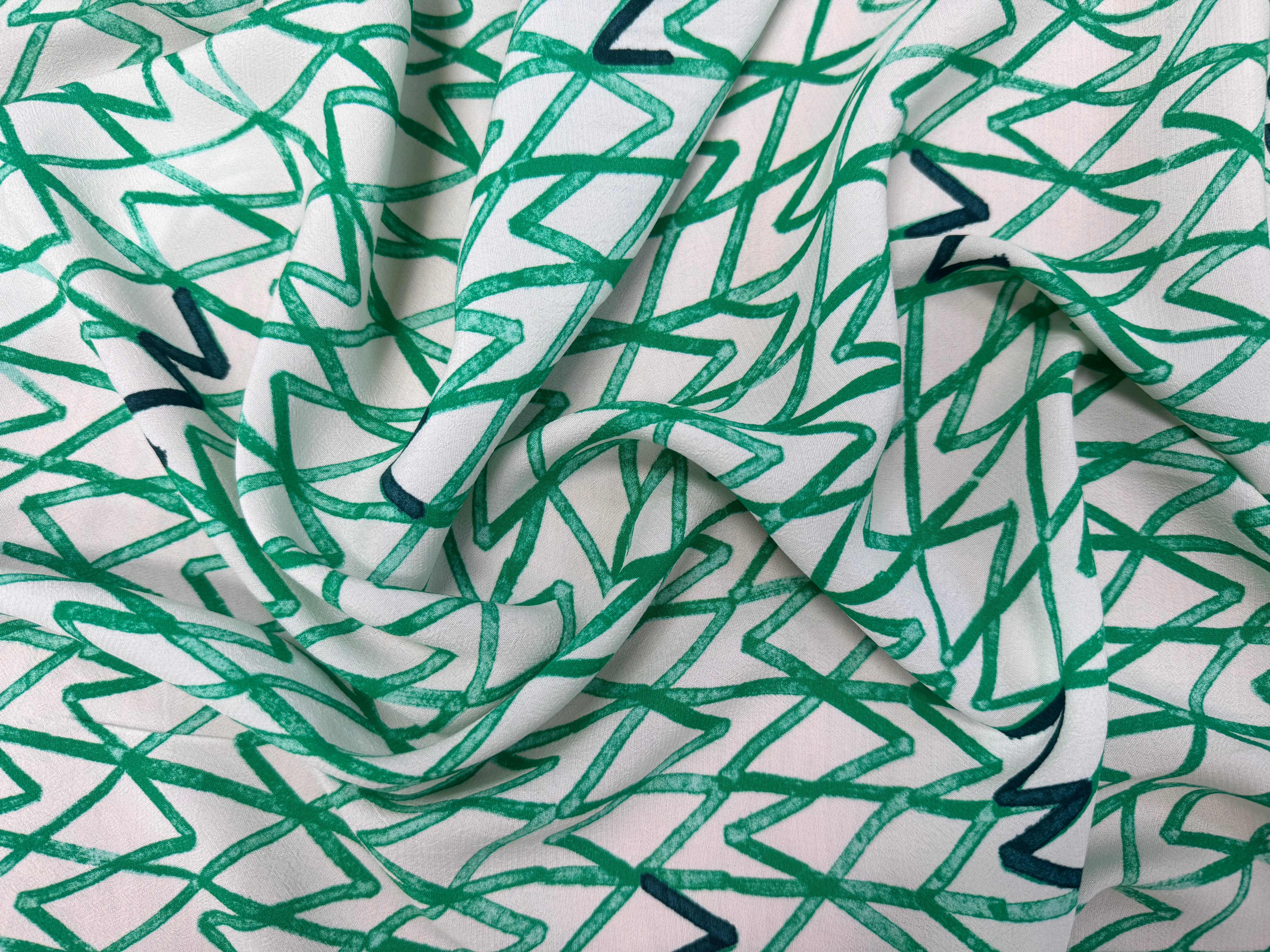 CRÊPE VISCOSE ECOVERO FOND BLANC MOTIFS GEOMETRIQUE VERT - My Little Coupon