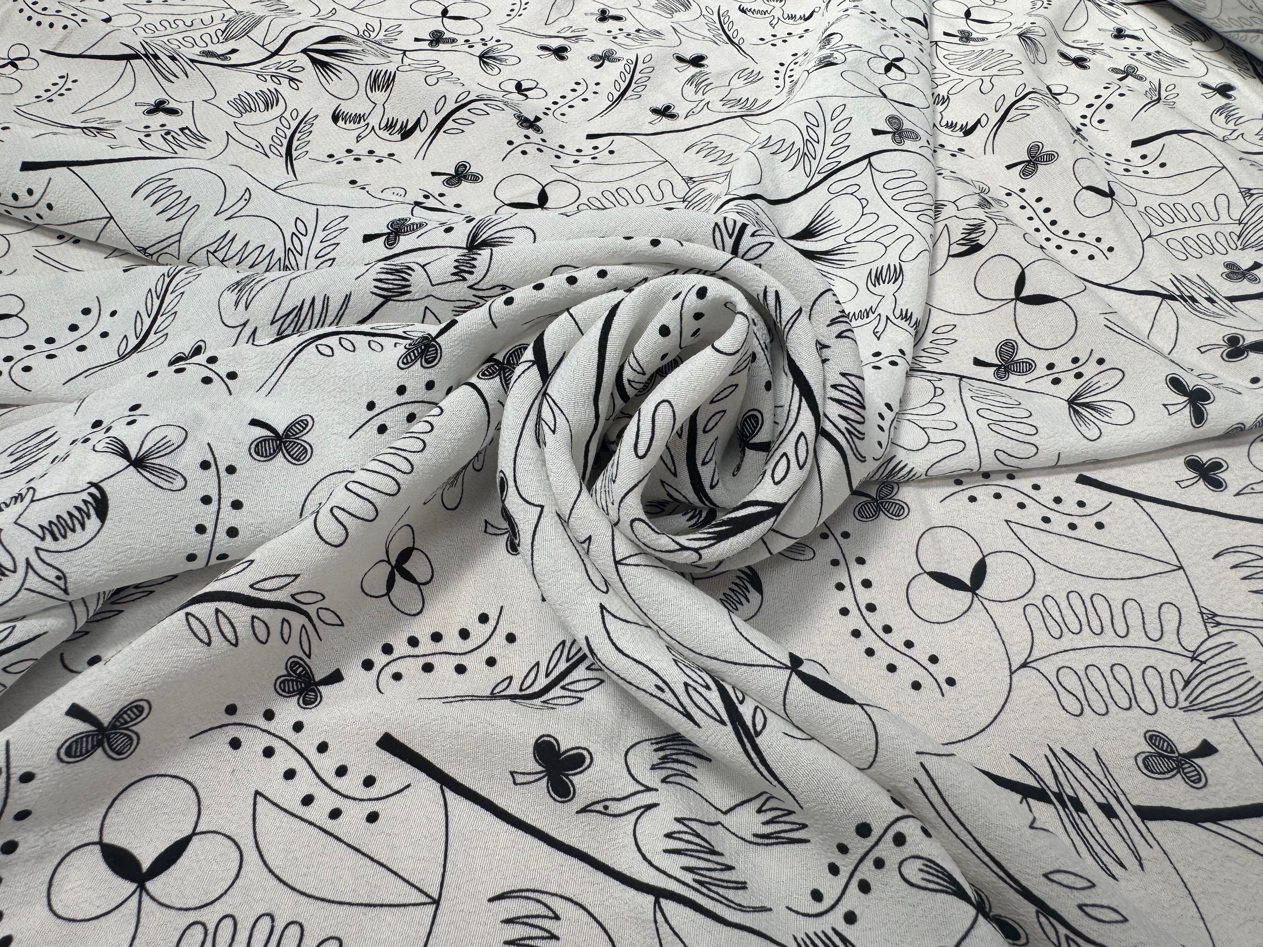 CRÊPE VISCOSE FOND BLANC MOTIFS COLOMBES ET TREFFLES NOIR - My Little Coupon