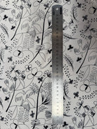 CRÊPE VISCOSE FOND BLANC MOTIFS COLOMBES ET TREFFLES NOIR - My Little Coupon