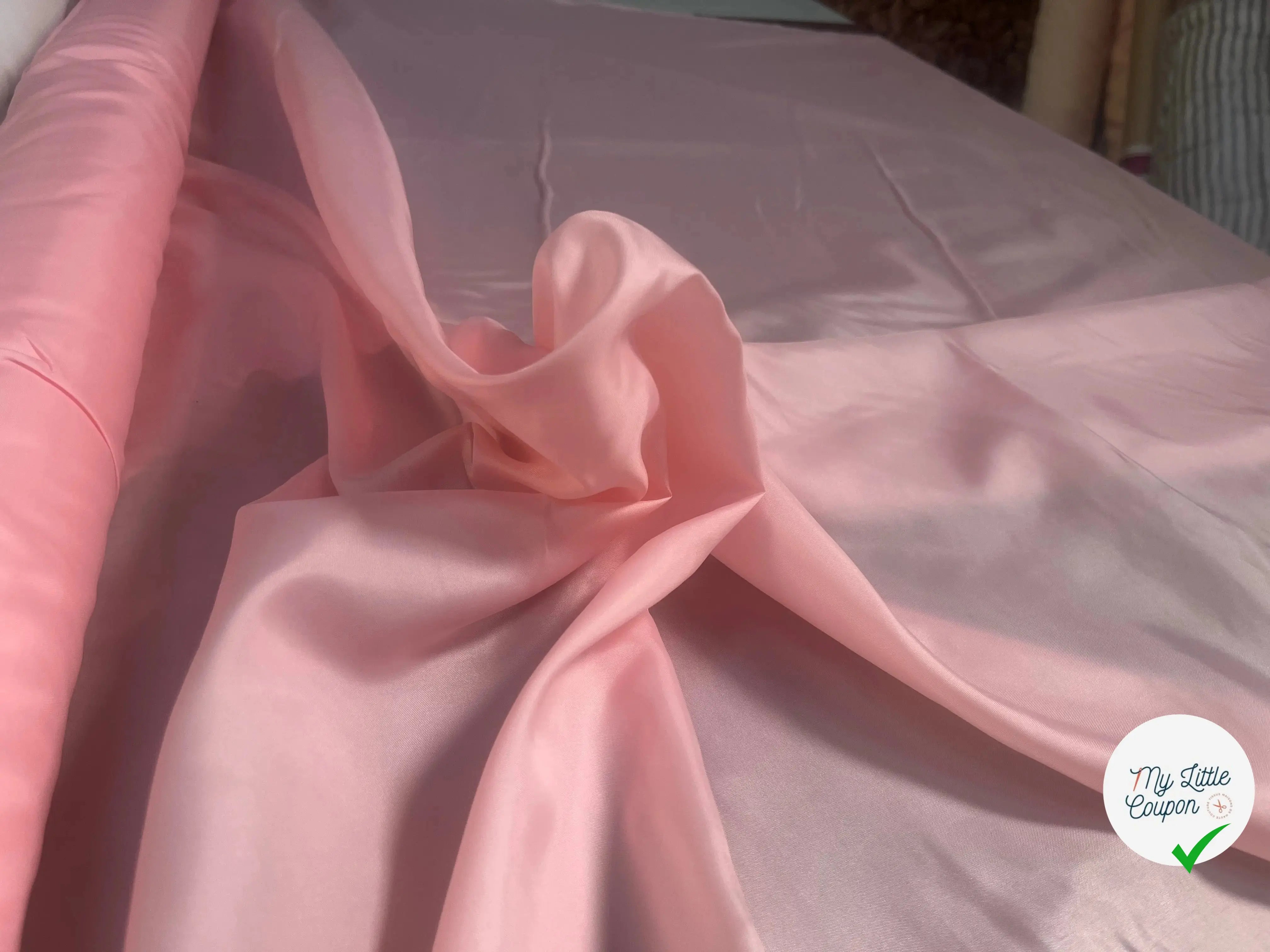 DOUBLURE UNIE TAFFETAS ROSE BONBON POLYESTER - My Little Coupon