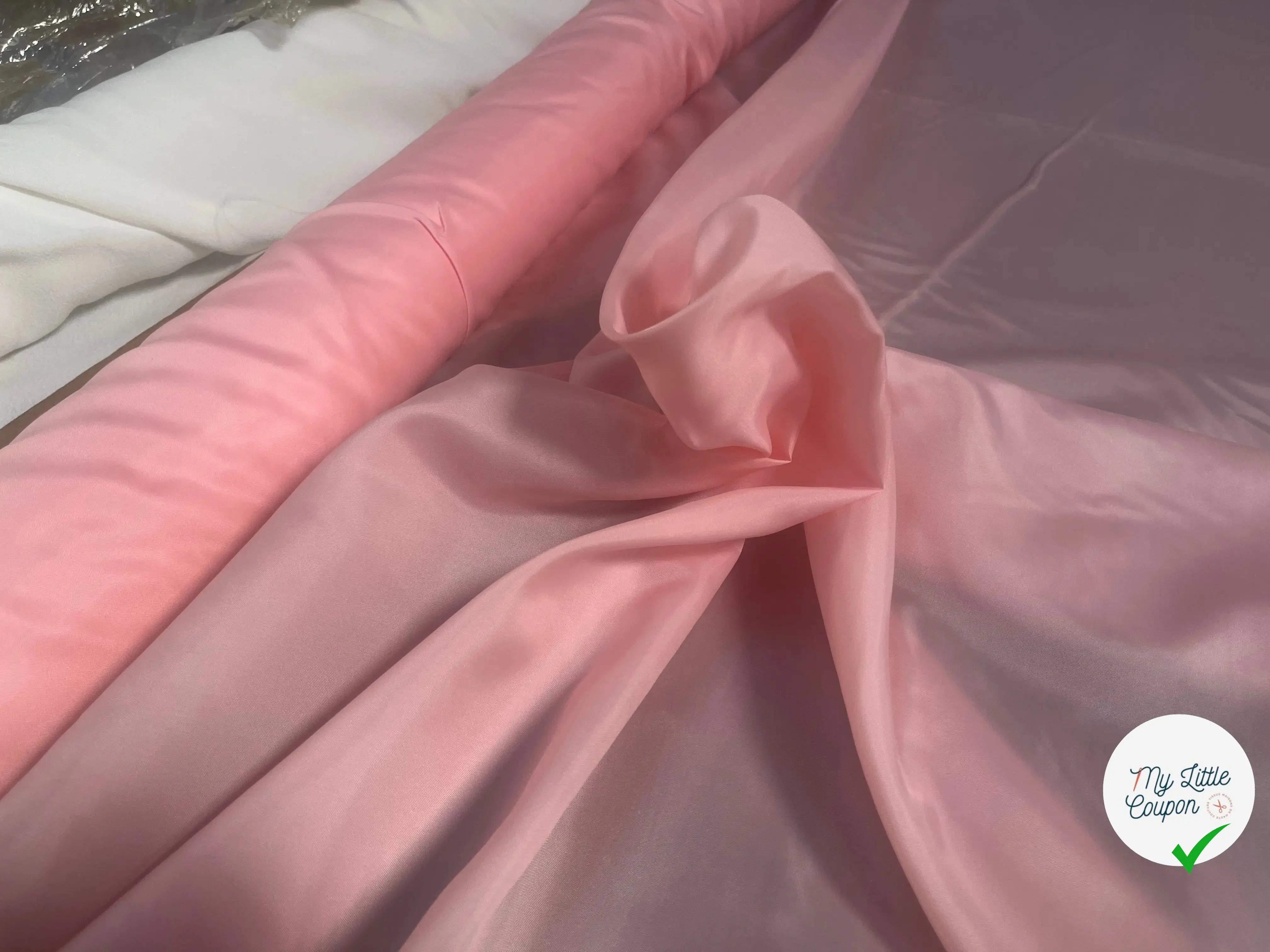 DOUBLURE UNIE TAFFETAS ROSE BONBON POLYESTER - My Little Coupon