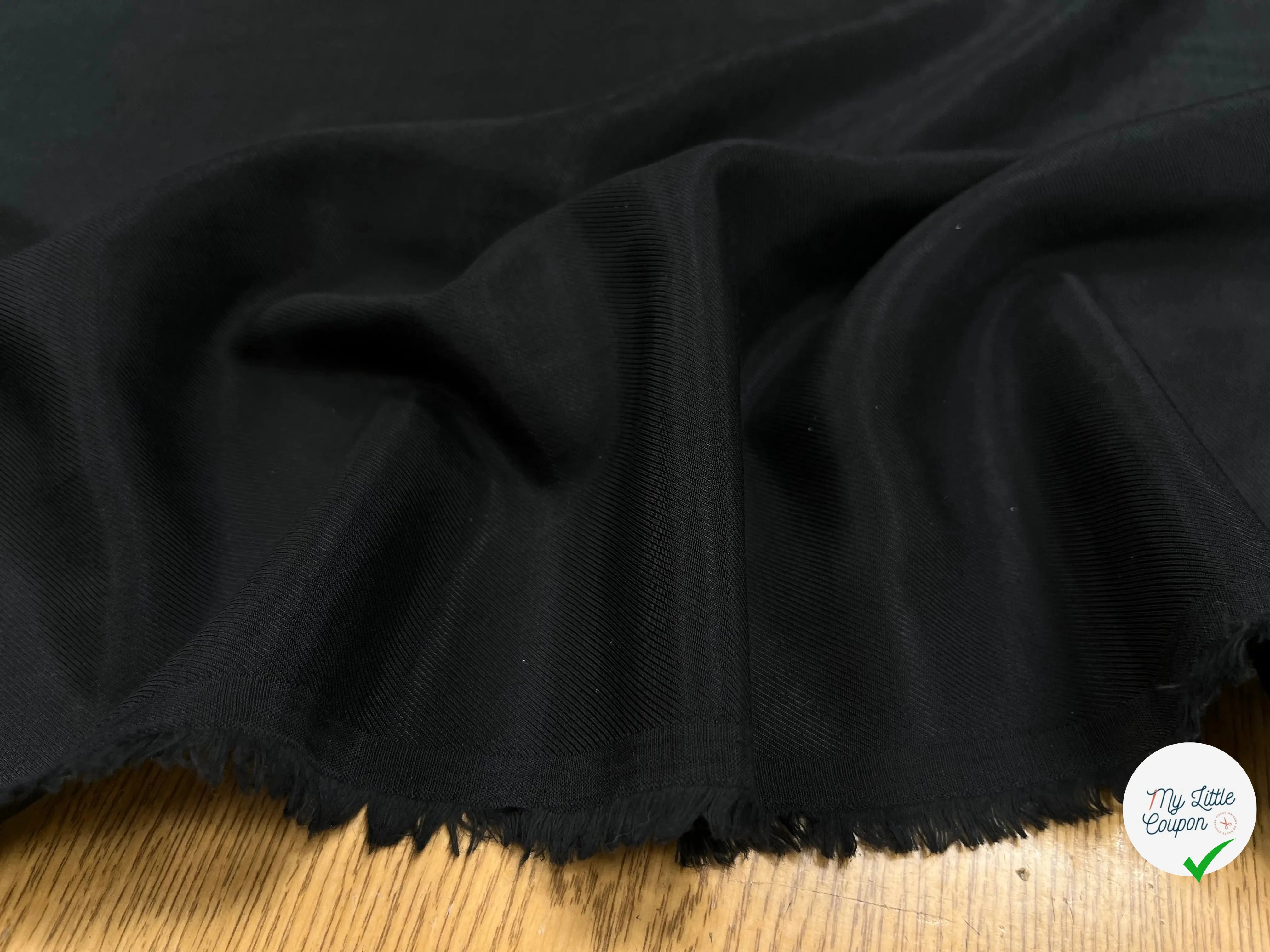 DOUBLURE VISCOSE SERGÉE UNI NOIR FINE RAYURE LISSE - My Little Coupon