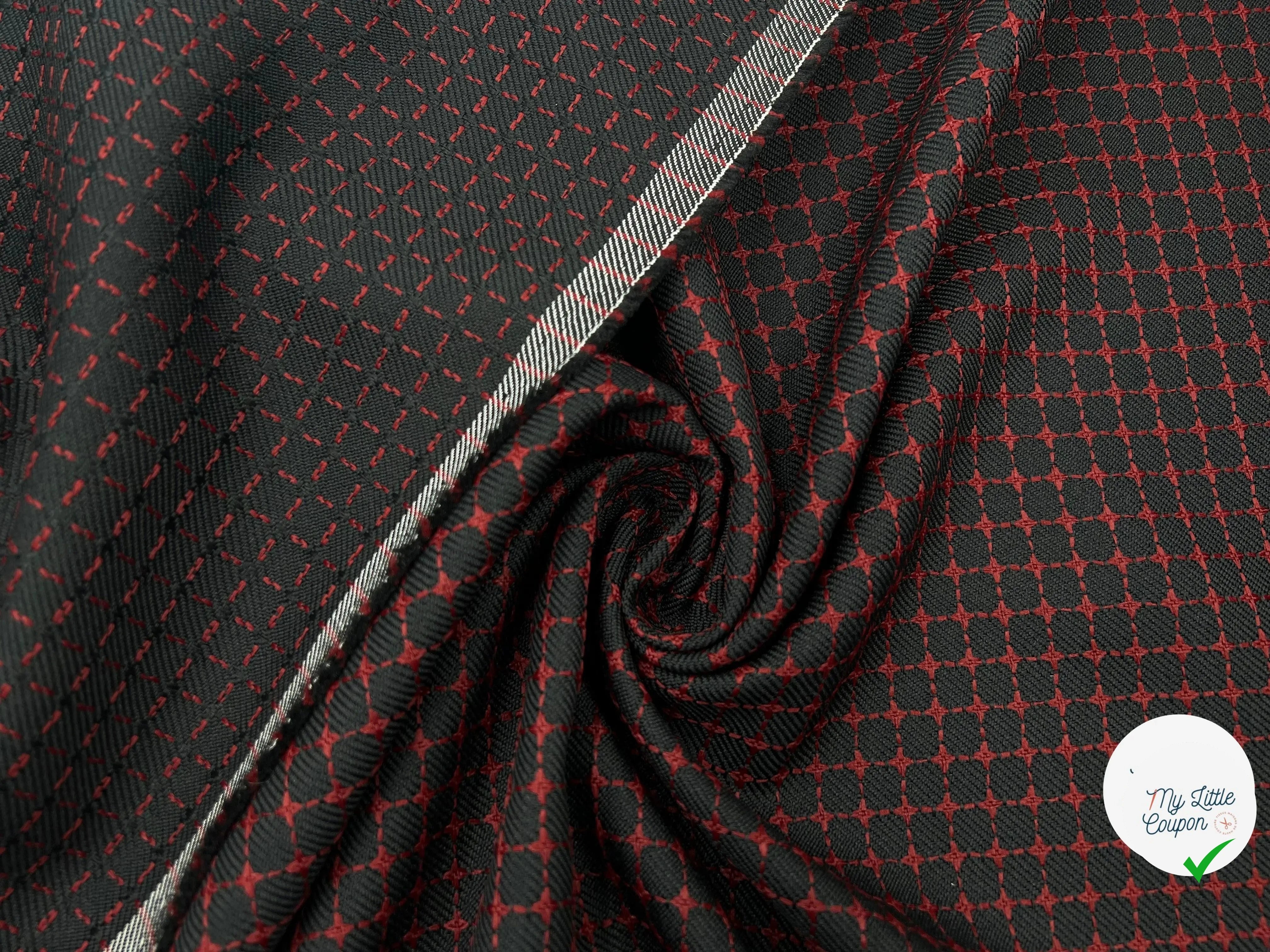 GABARDINE REBRODÉE DE CARREAUX BLACK ET RED - My Little Coupon - tissu - coudre