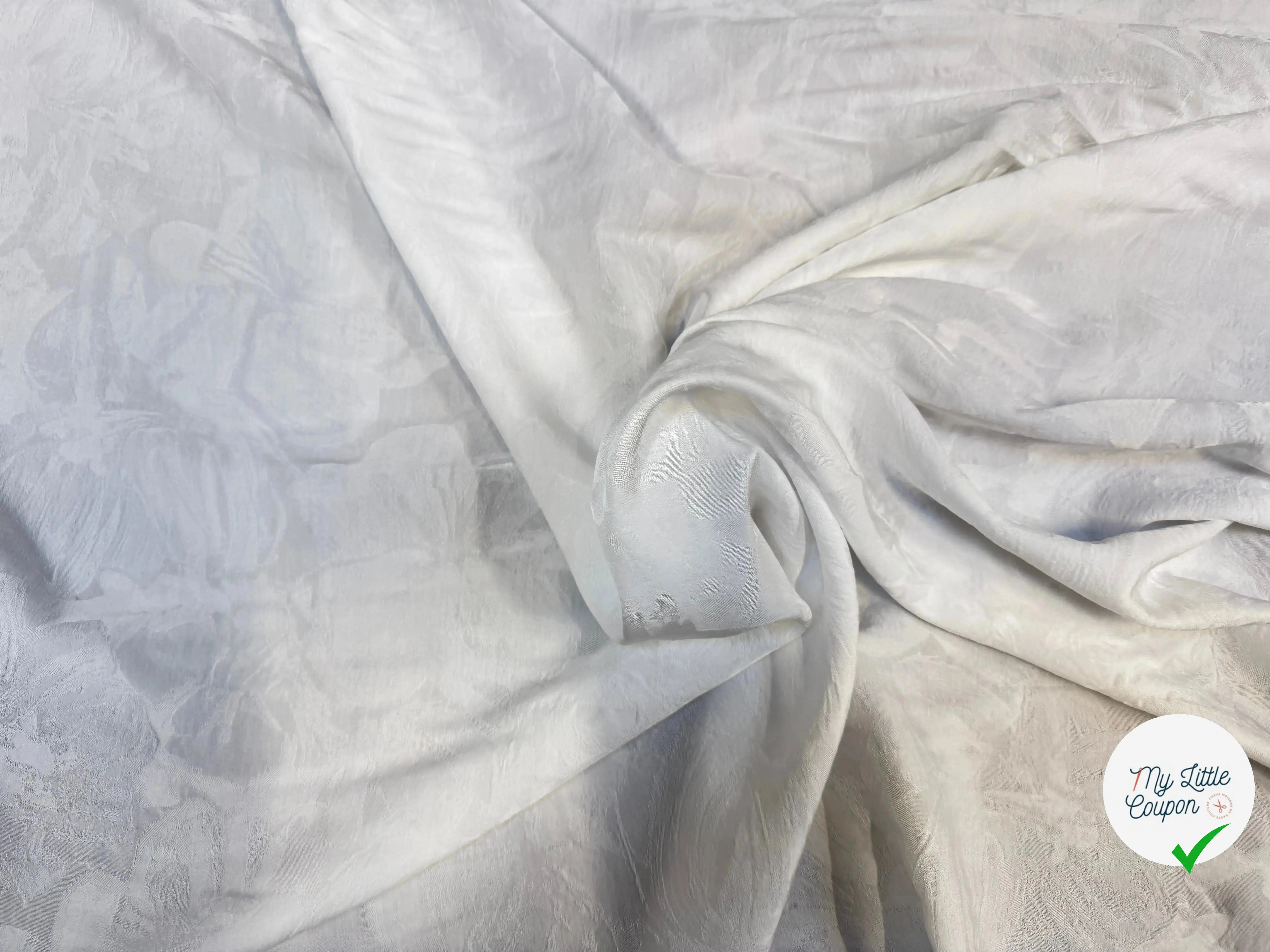 JACQUARD VISCOSE BLANC MOTIFS FABRICATION PRATO - My Little Coupon