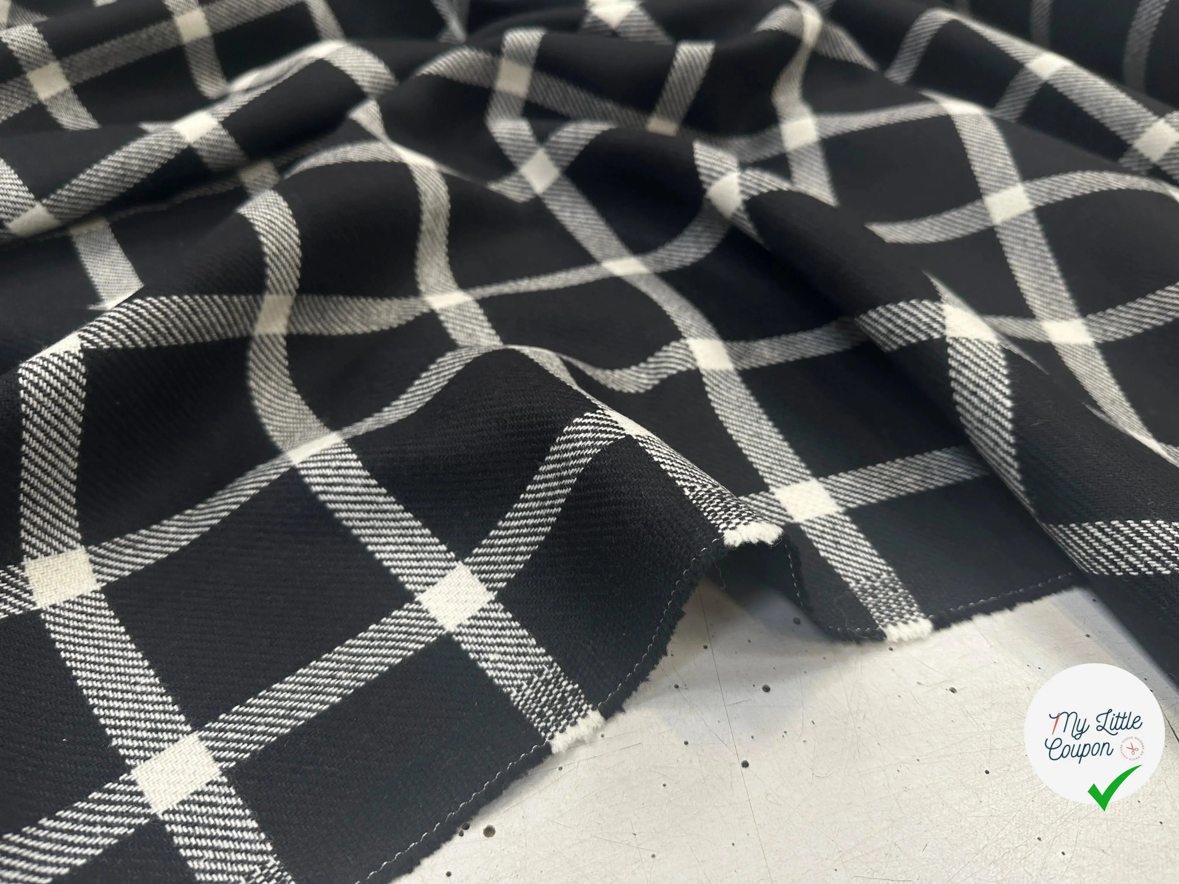 LAINAGE CARREAUX BRITISH NOIR ET BLANC - My Little Coupon