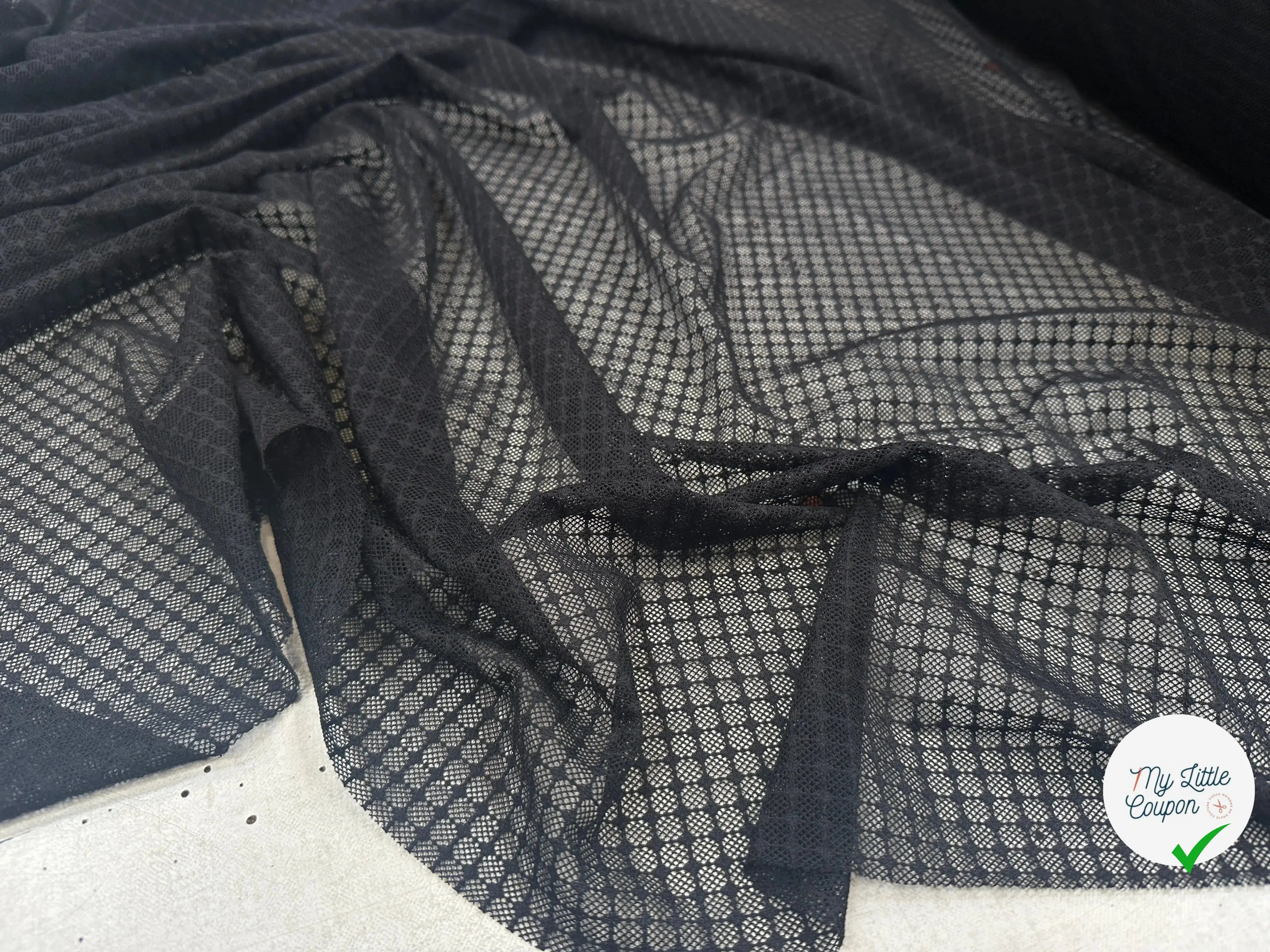 MAILLE RÉSILLE QUADRILLÉE NOIRE - My Little Coupon