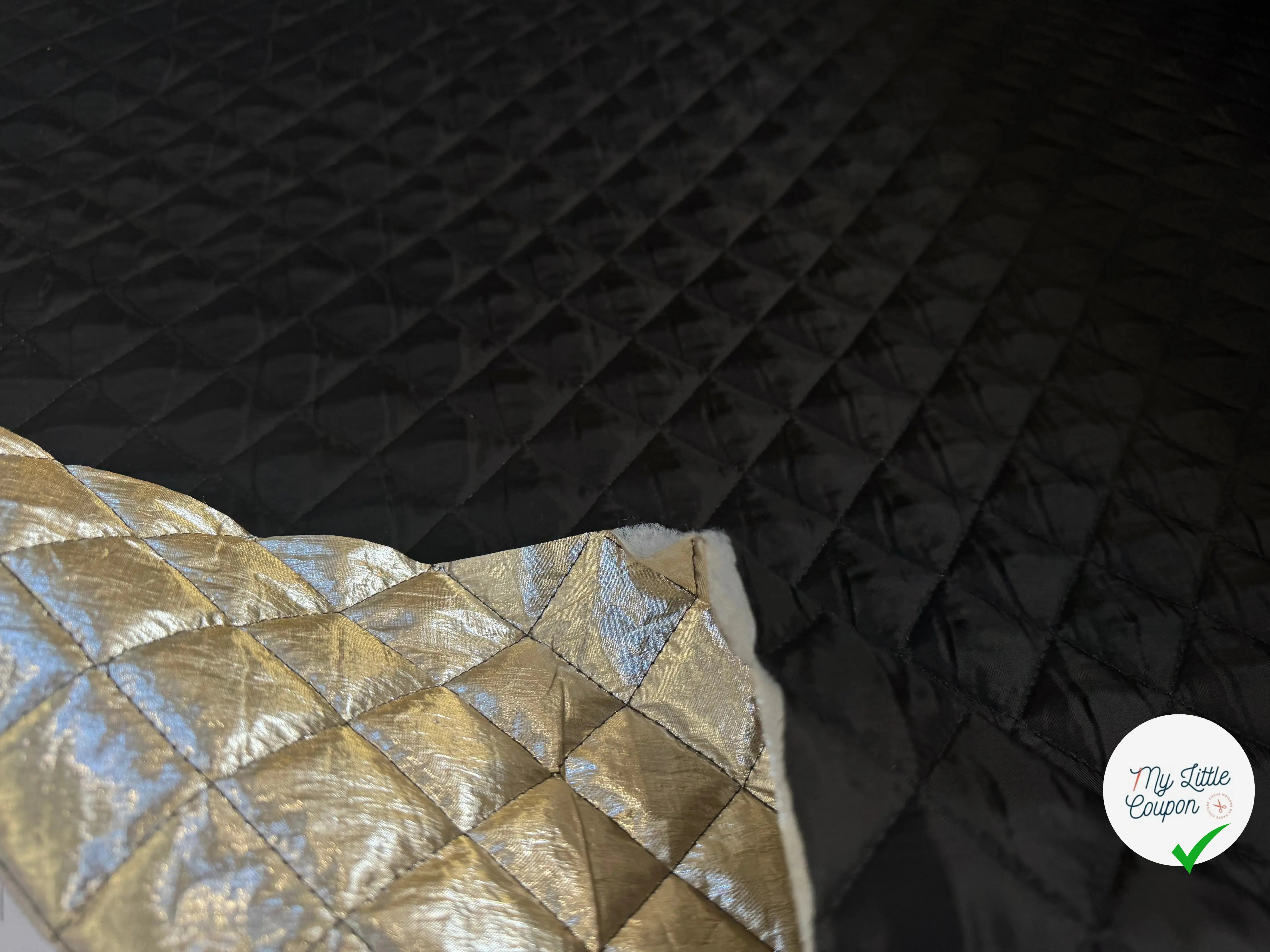 MATELASSÉ DOUBLE FACE LUREX DORE BRILLANT DOUBLURES NOIR - My Little Coupon