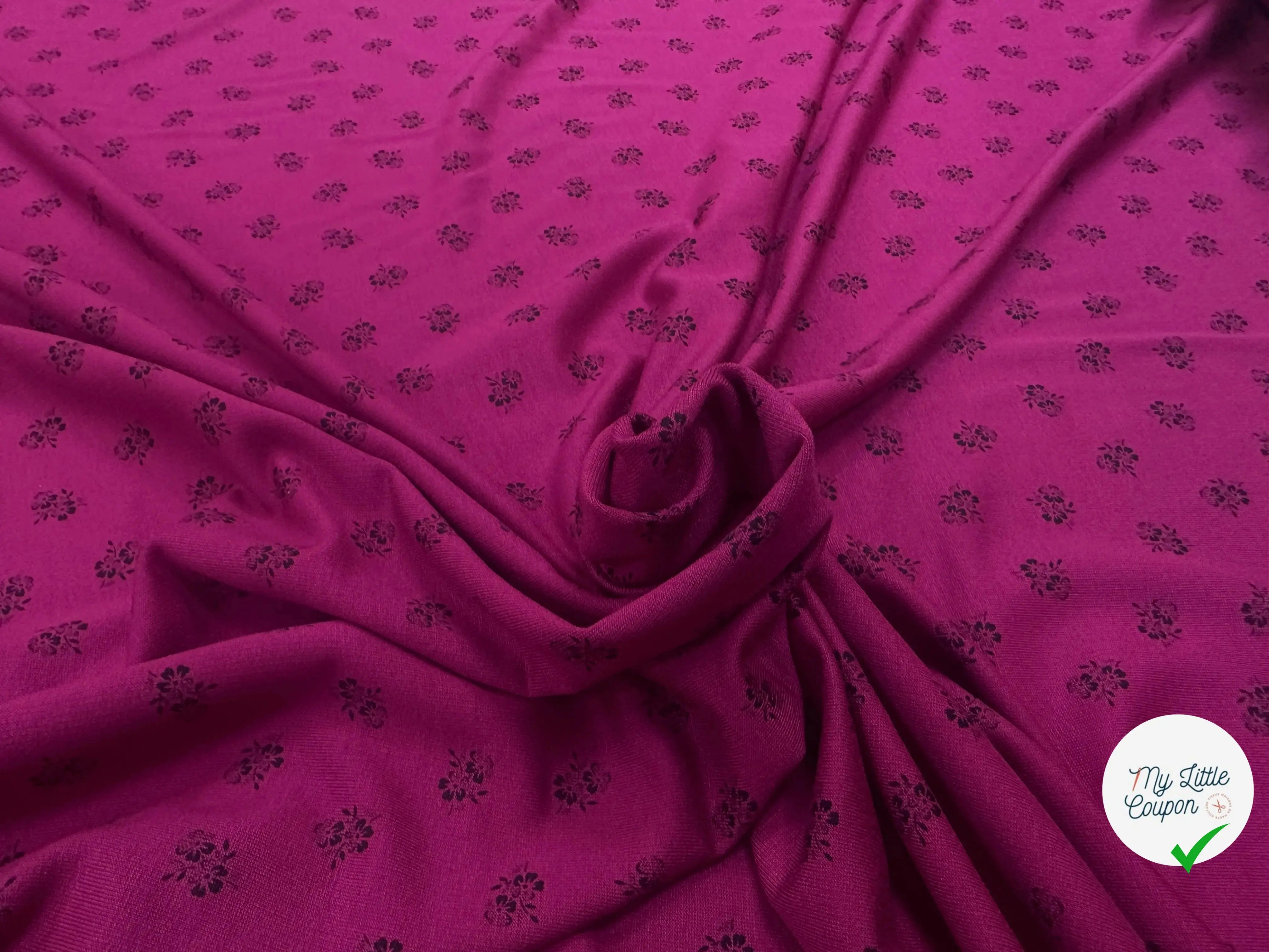 MOLLETON LÉGER VISCOSE STRIÉ AUBERGINE FUCHSIA PETITES FLEURS - My Little Coupon