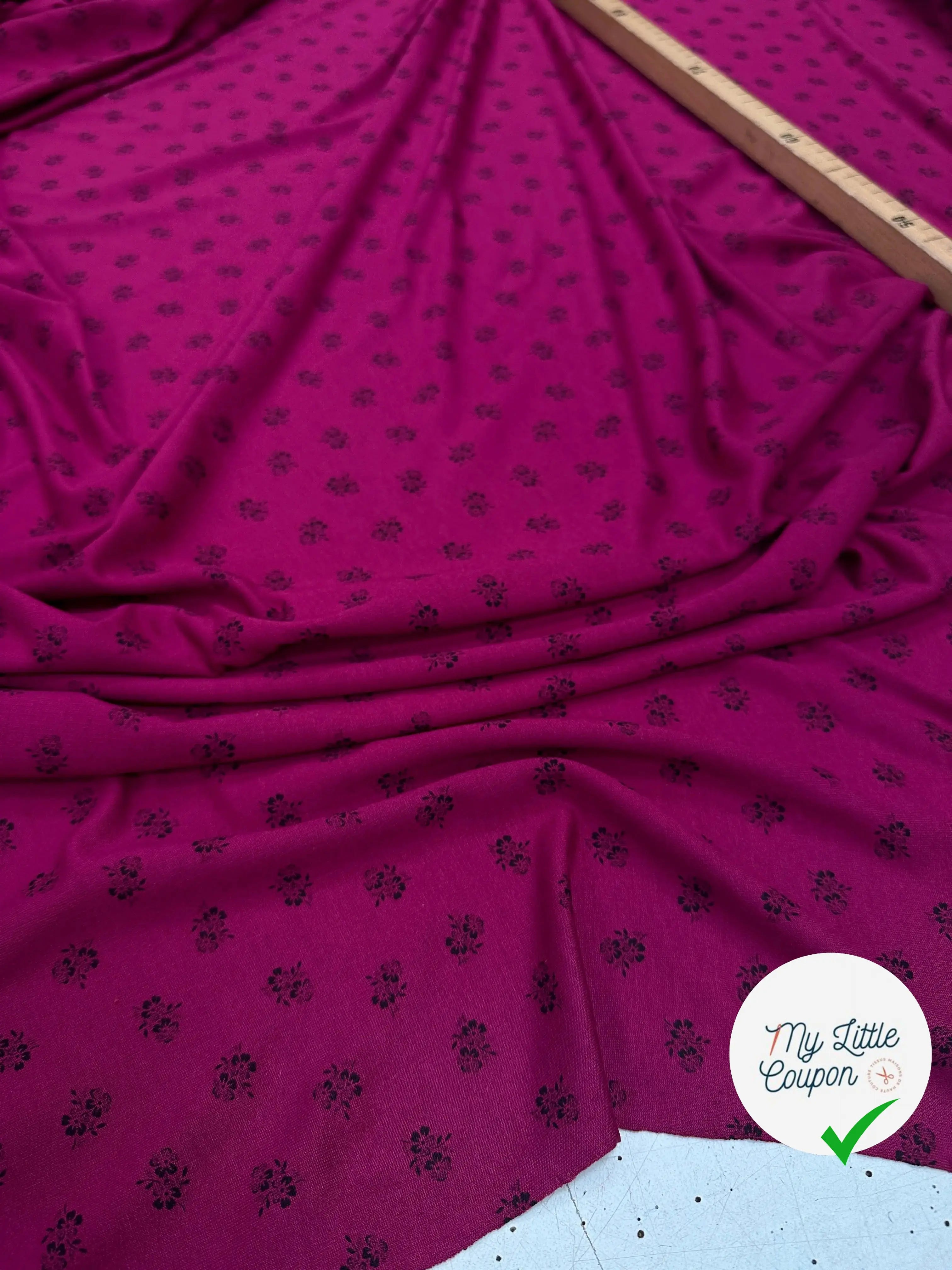 MOLLETON LÉGER VISCOSE STRIÉ AUBERGINE FUCHSIA PETITES FLEURS - My Little Coupon