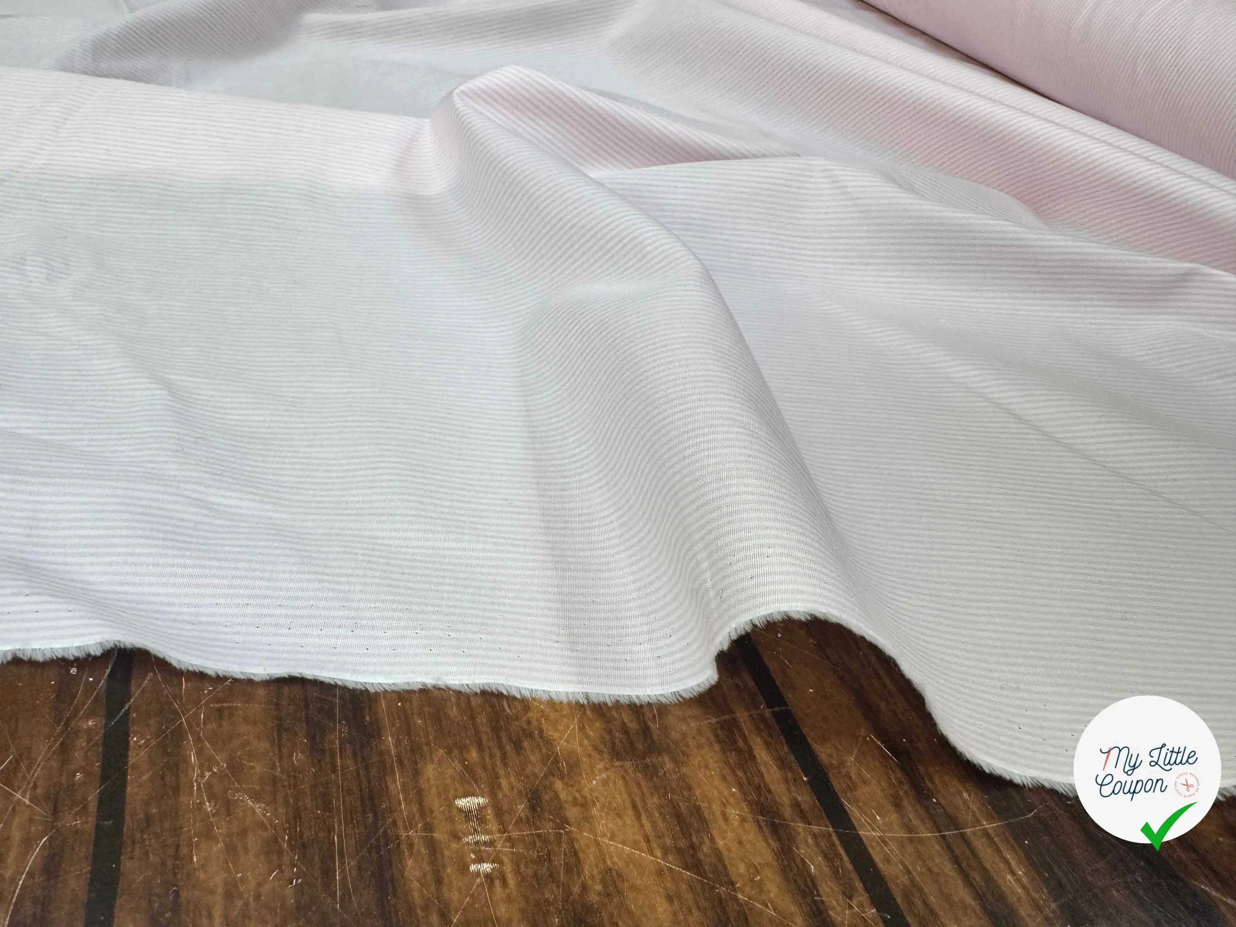 POPELINE DE COTON 100% COTON A RAYURES VERTICALES ROSE PALE ET BLANC - My Little Coupon
