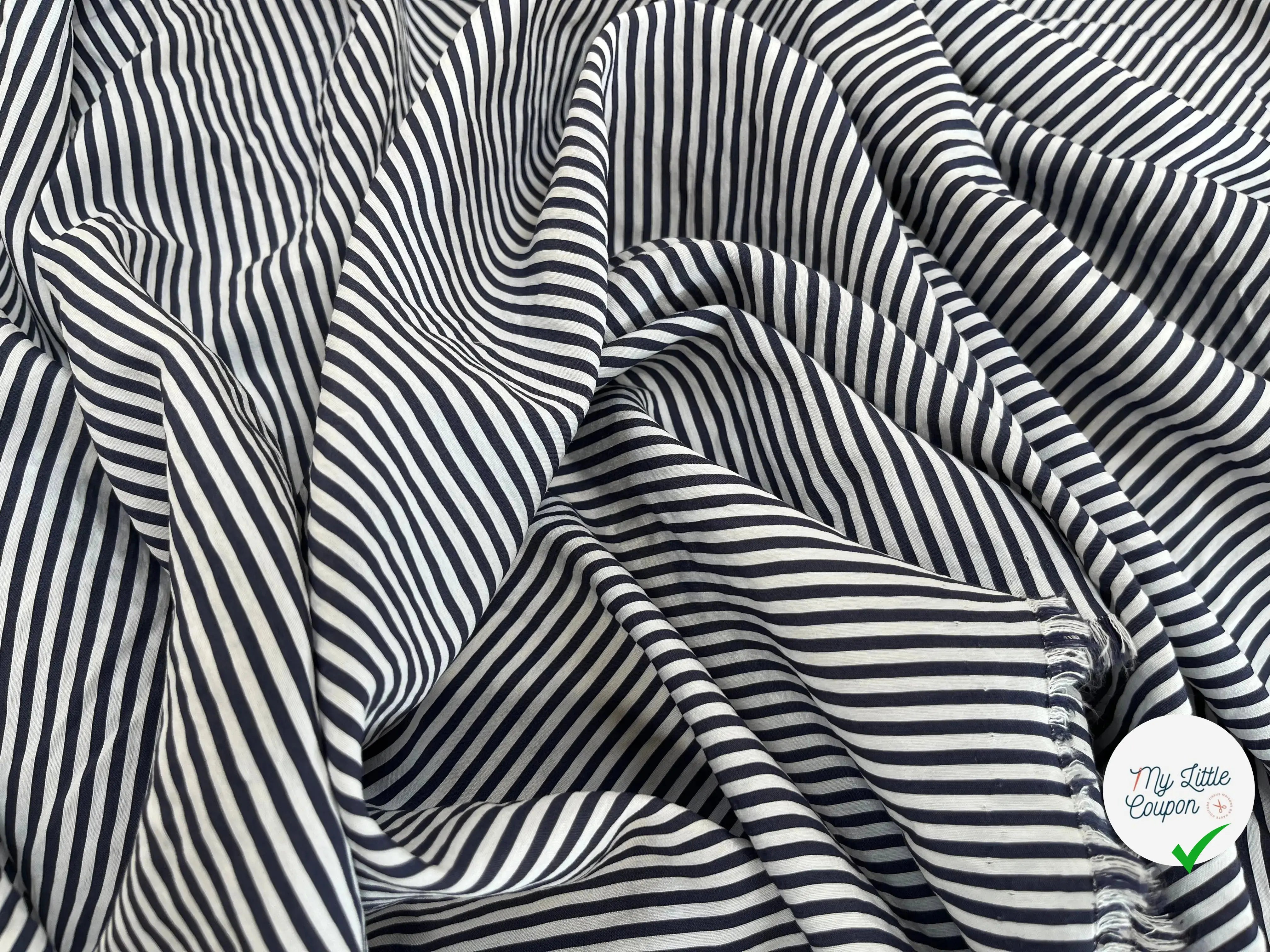 POPELINE TISSU CHEMISE À RAYURE BLEU FONCÉ BLANC UN PEU STRETCH - My Little Coupon