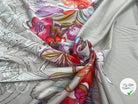 SATIN DE COTON SOUPLE FOND GRIS MOTIF GROSSE FLEURES - My Little Coupon