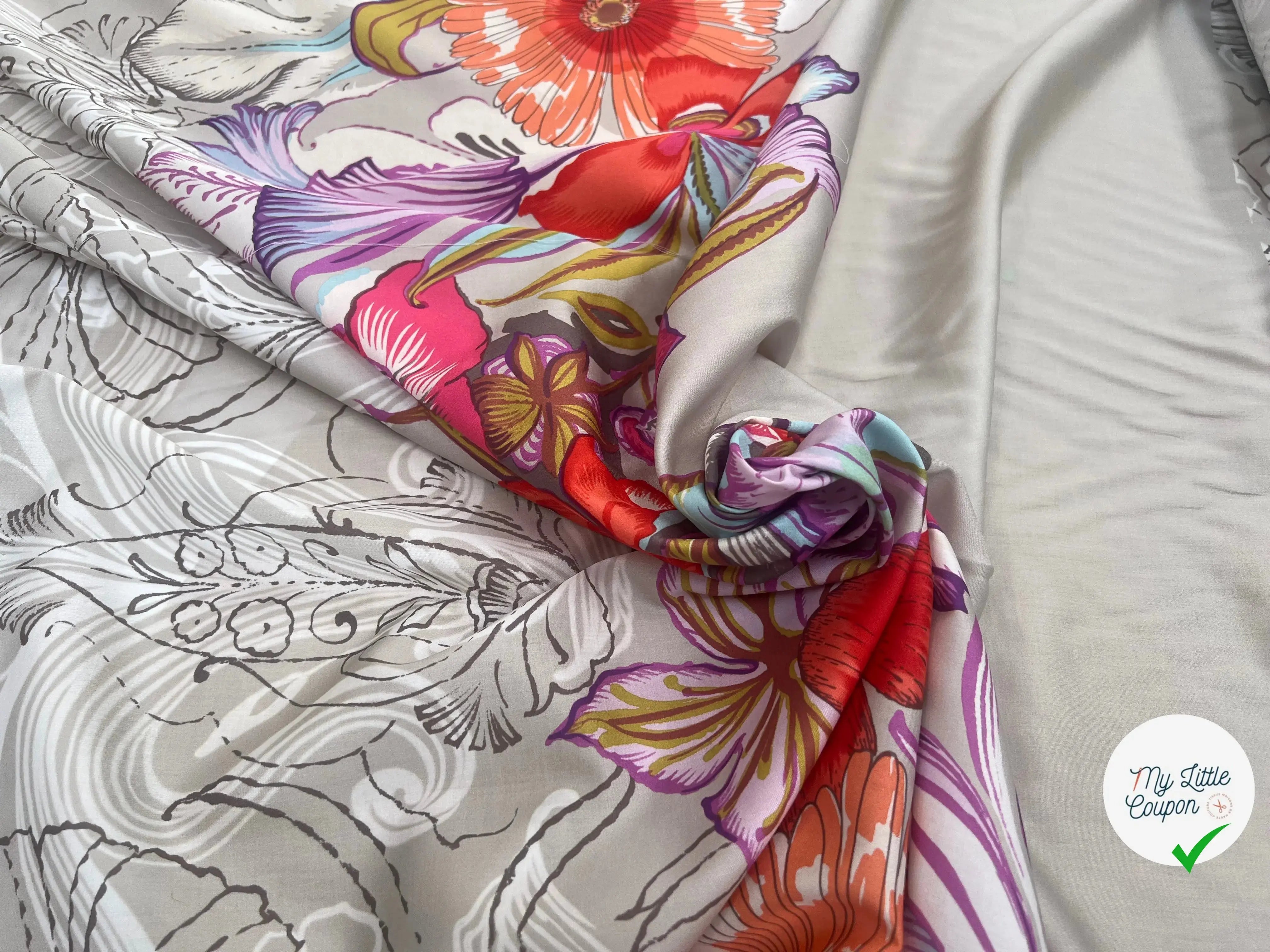SATIN DE COTON SOUPLE FOND GRIS MOTIF GROSSE FLEURES - My Little Coupon