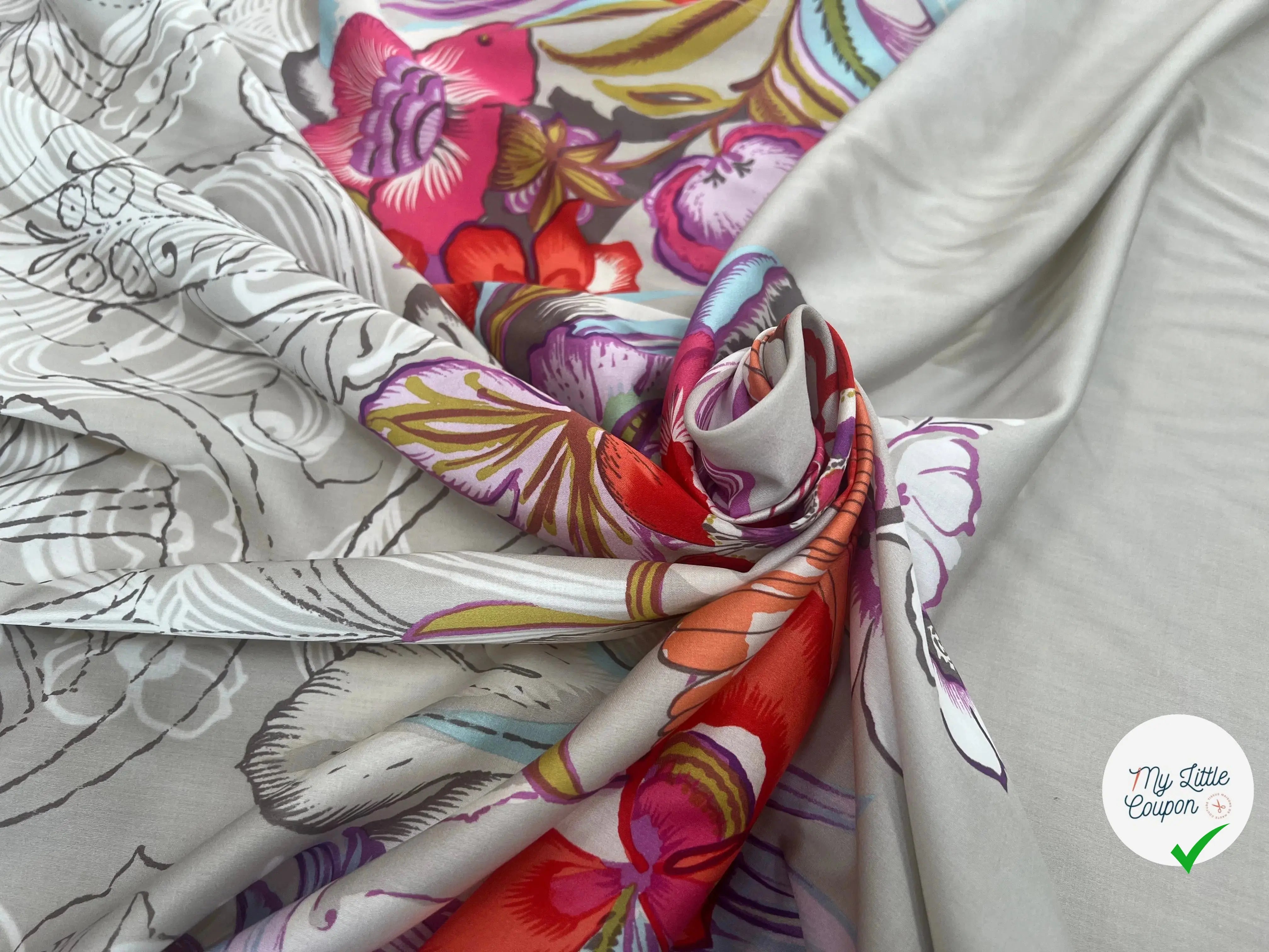 SATIN DE COTON SOUPLE FOND GRIS MOTIF GROSSE FLEURES - My Little Coupon