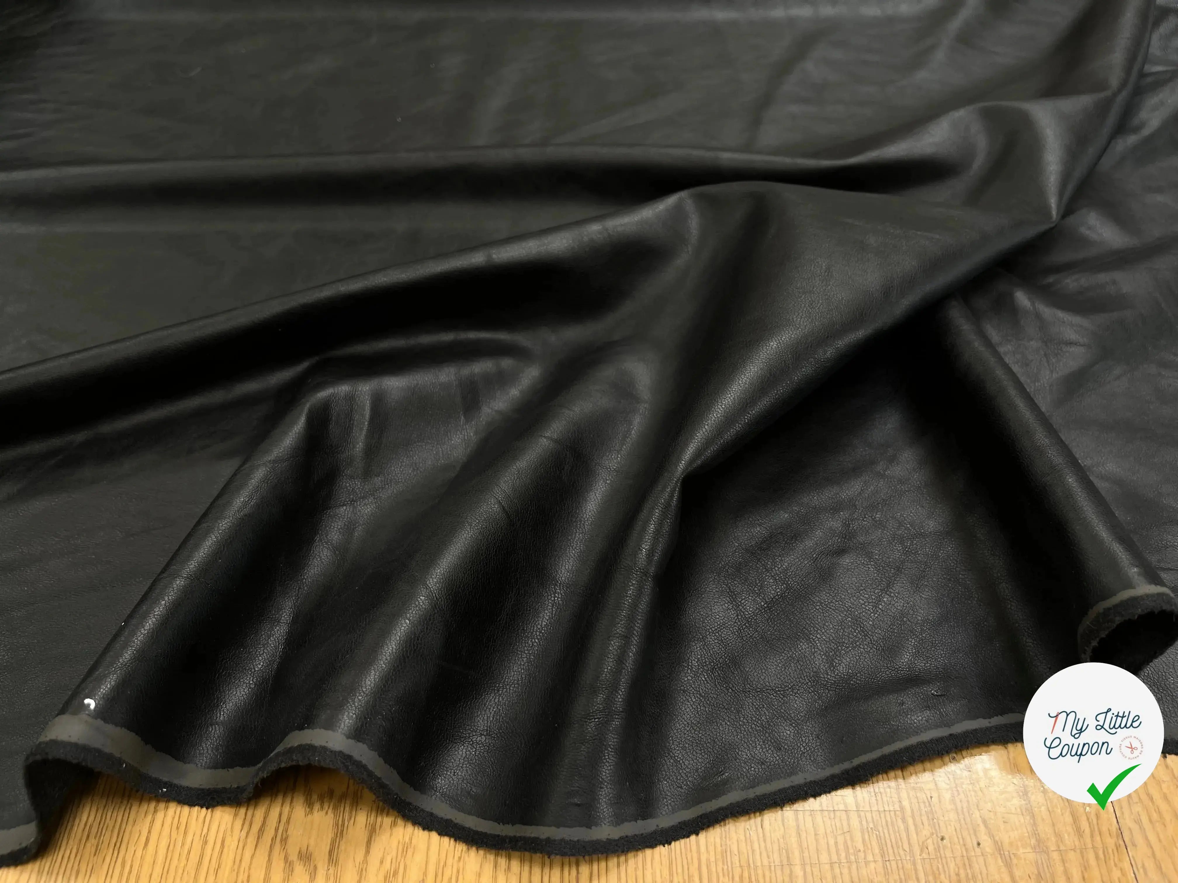 SATIN FAUX CUIR UNI NOIR STRETCH ENVERS TOUT DOUX - My Little Coupon