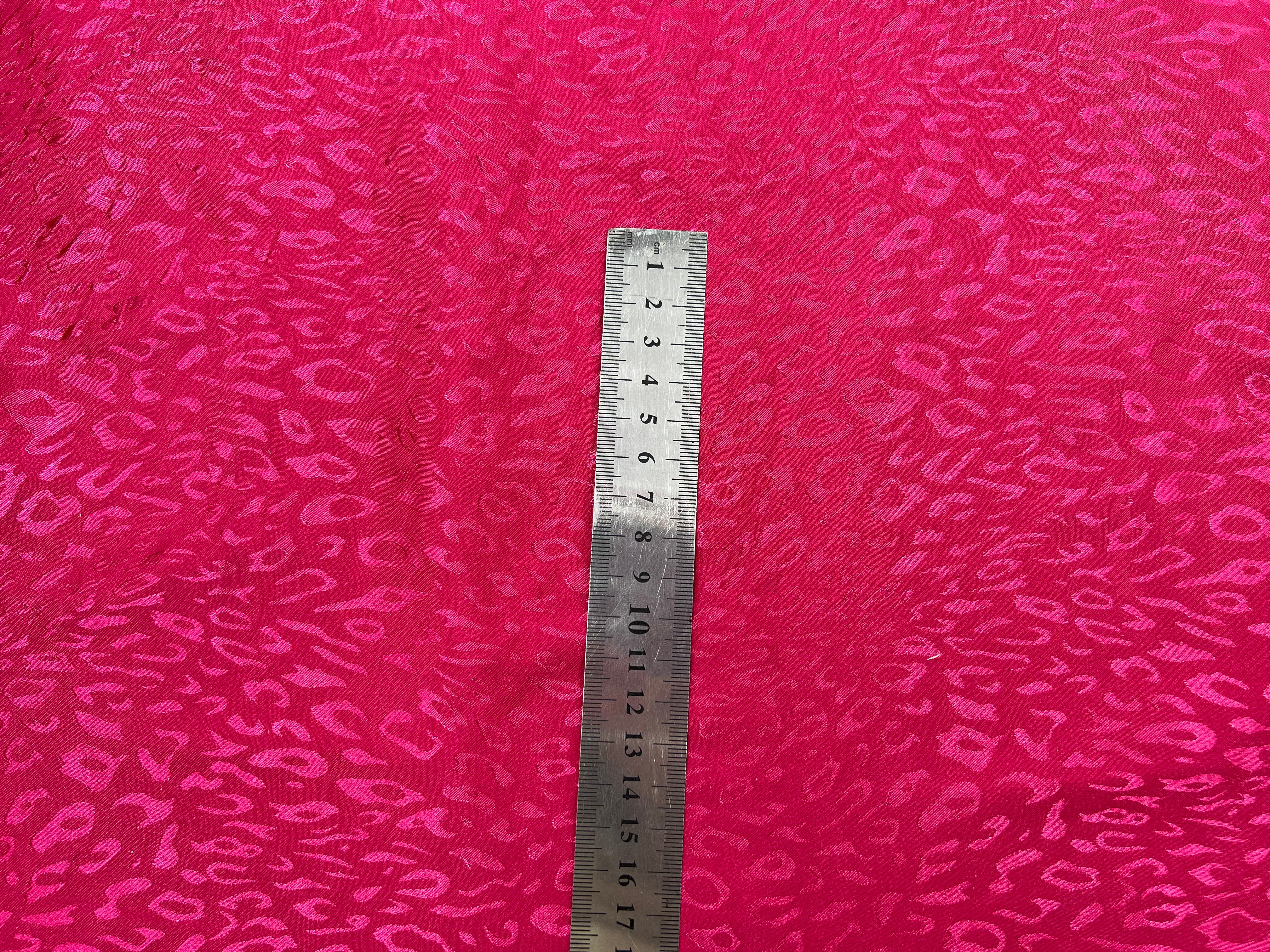 SATIN JACQUARD LÉOPARD FRAMBOISE MLC INTERN