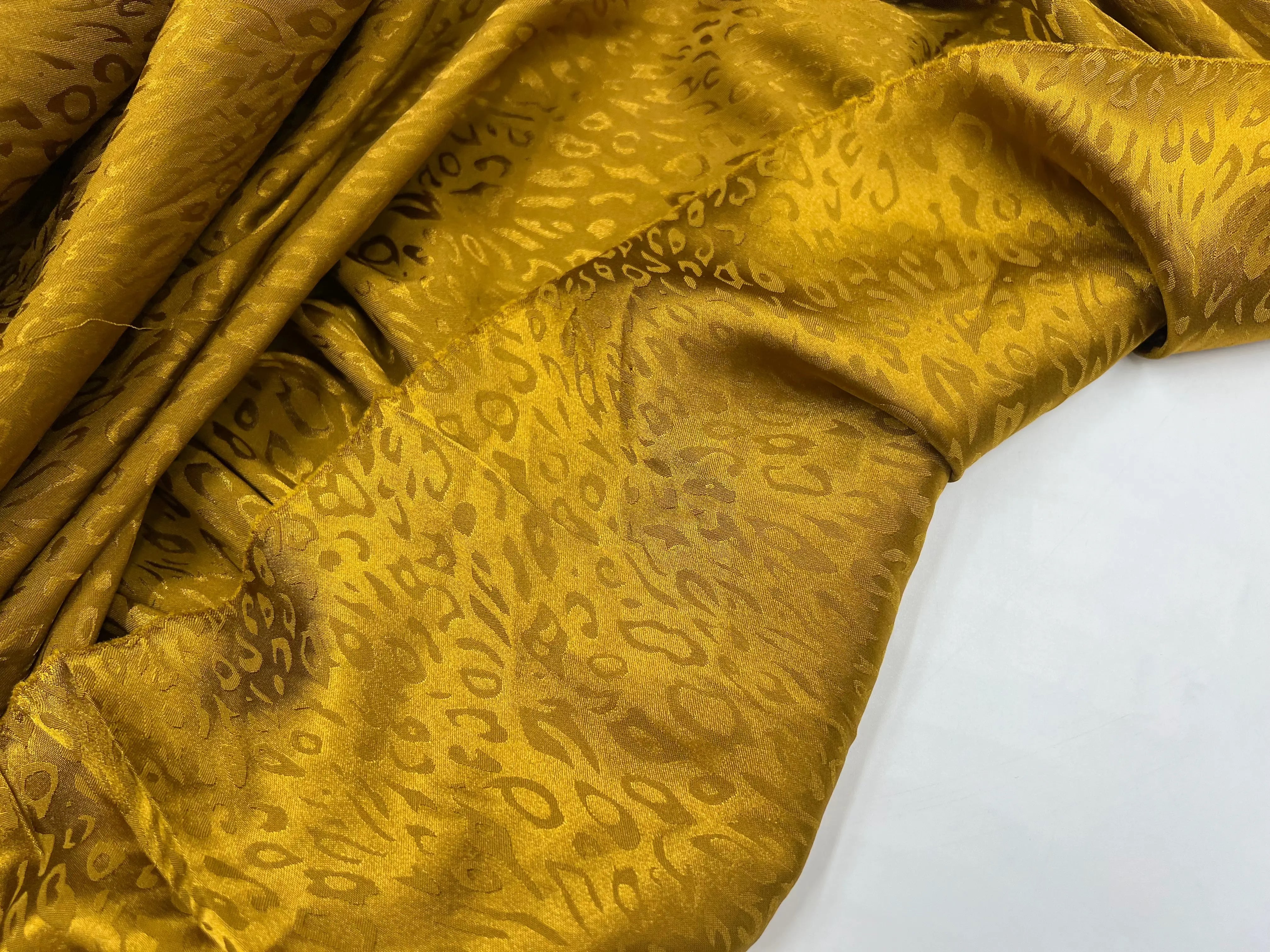 SATIN JACQUARD LÉOPARD MOUTARDE MLC INTERN