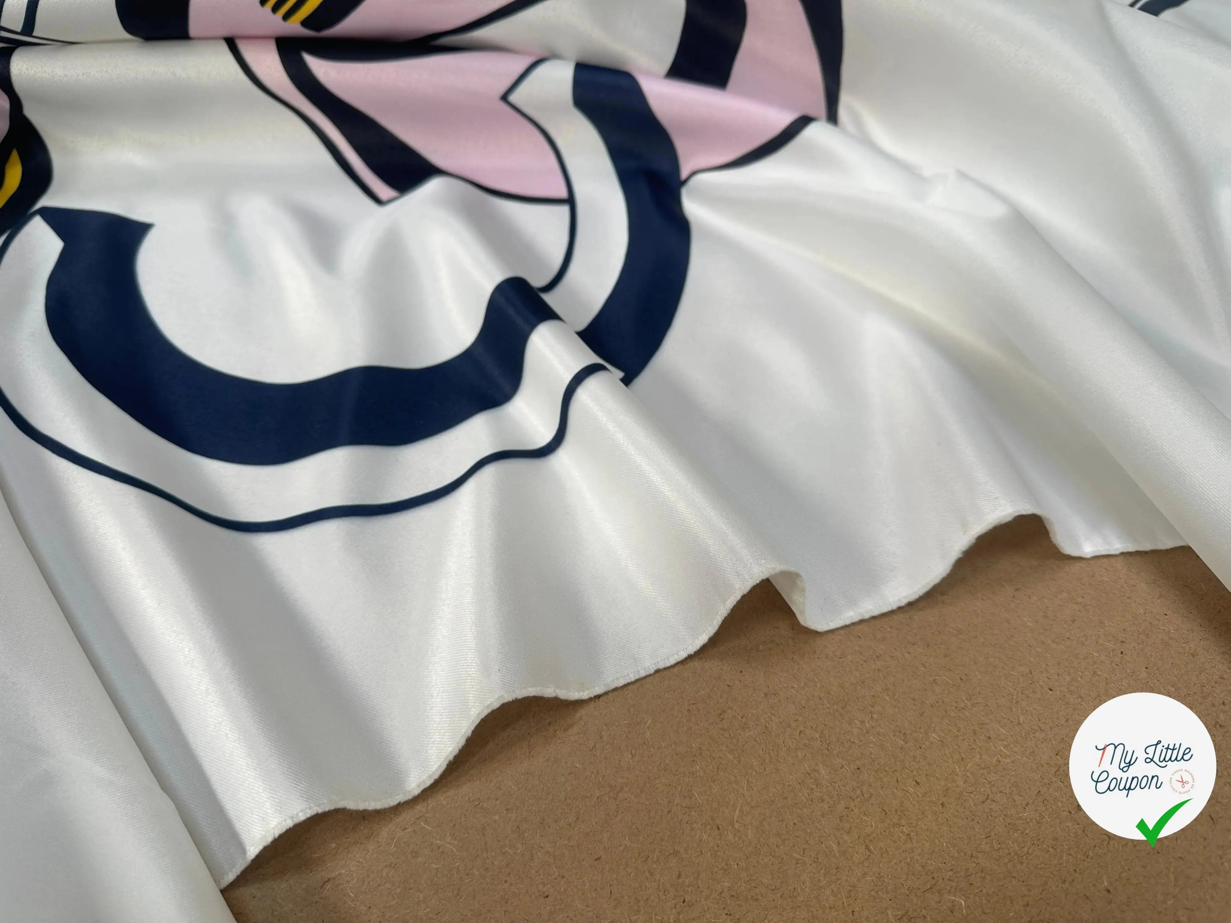 SATIN SERGÉ FOND BLANC MOTIFS GEOMETRIE IRREGULIERES - My Little Coupon
