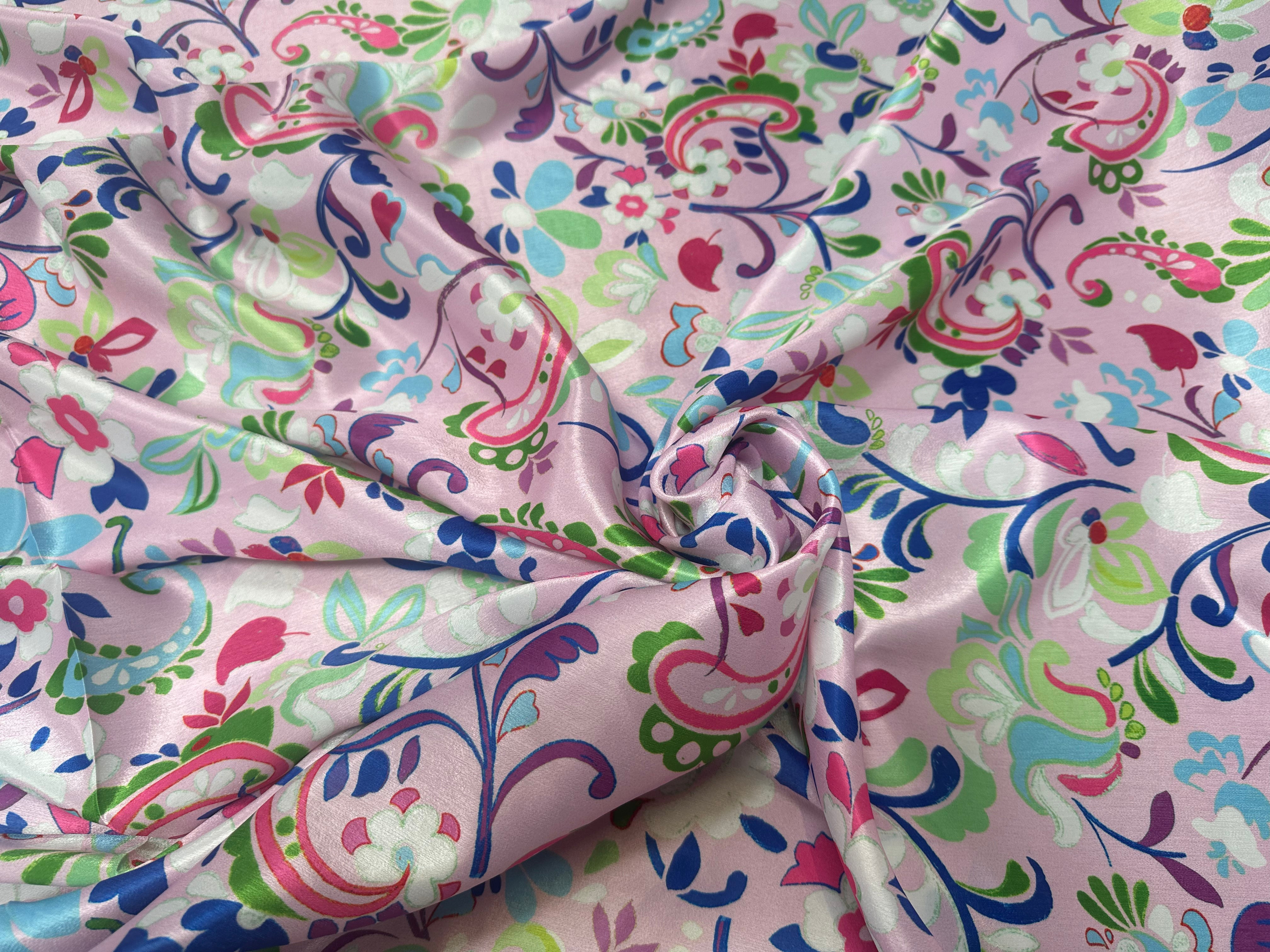 SATIN VELOUTÉ FLEURS FOND ROSE PALE - My Little Coupon