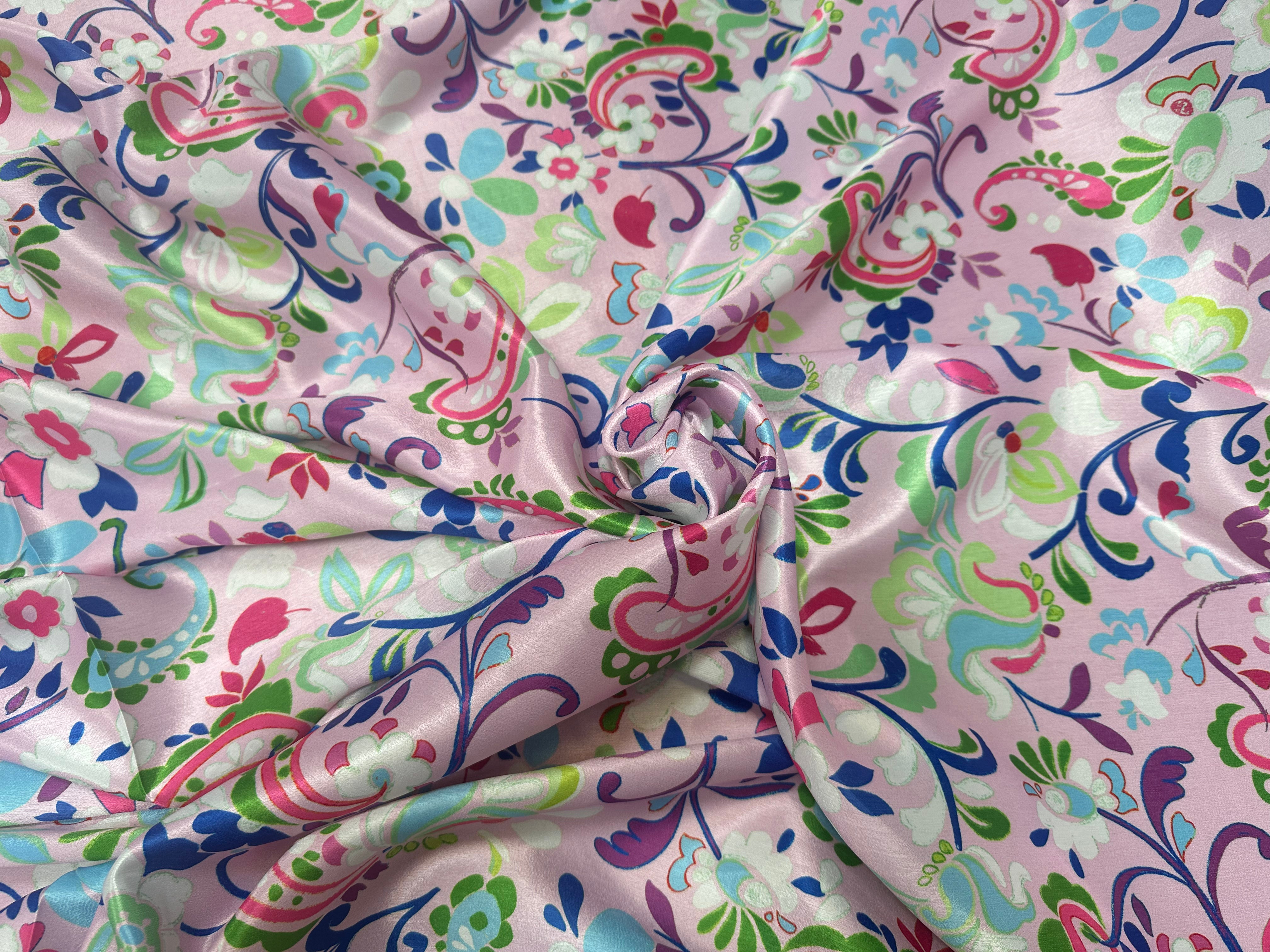 SATIN VELOUTÉ FLEURS FOND ROSE PALE - My Little Coupon