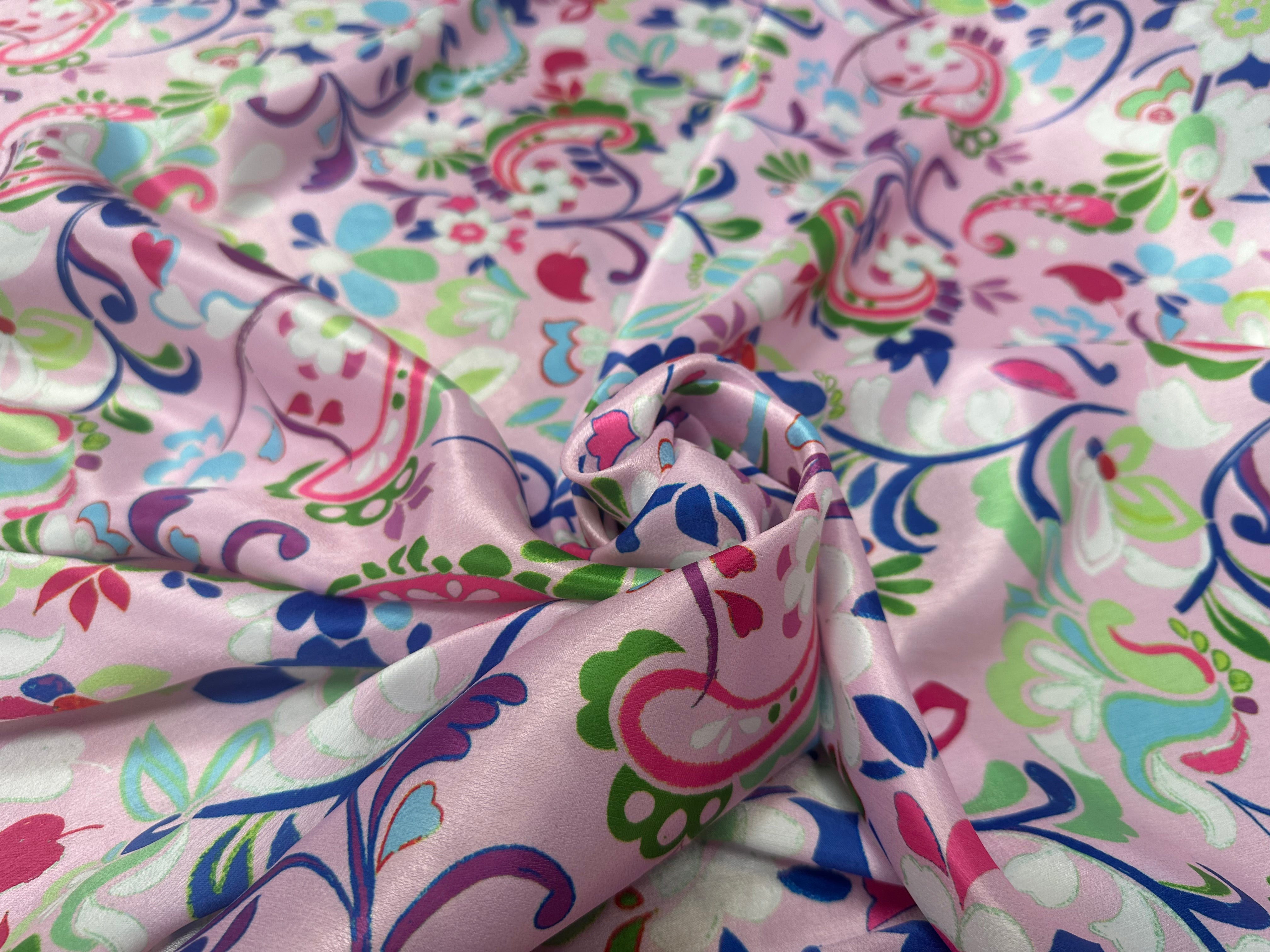 SATIN VELOUTÉ FLEURS FOND ROSE PALE - My Little Coupon