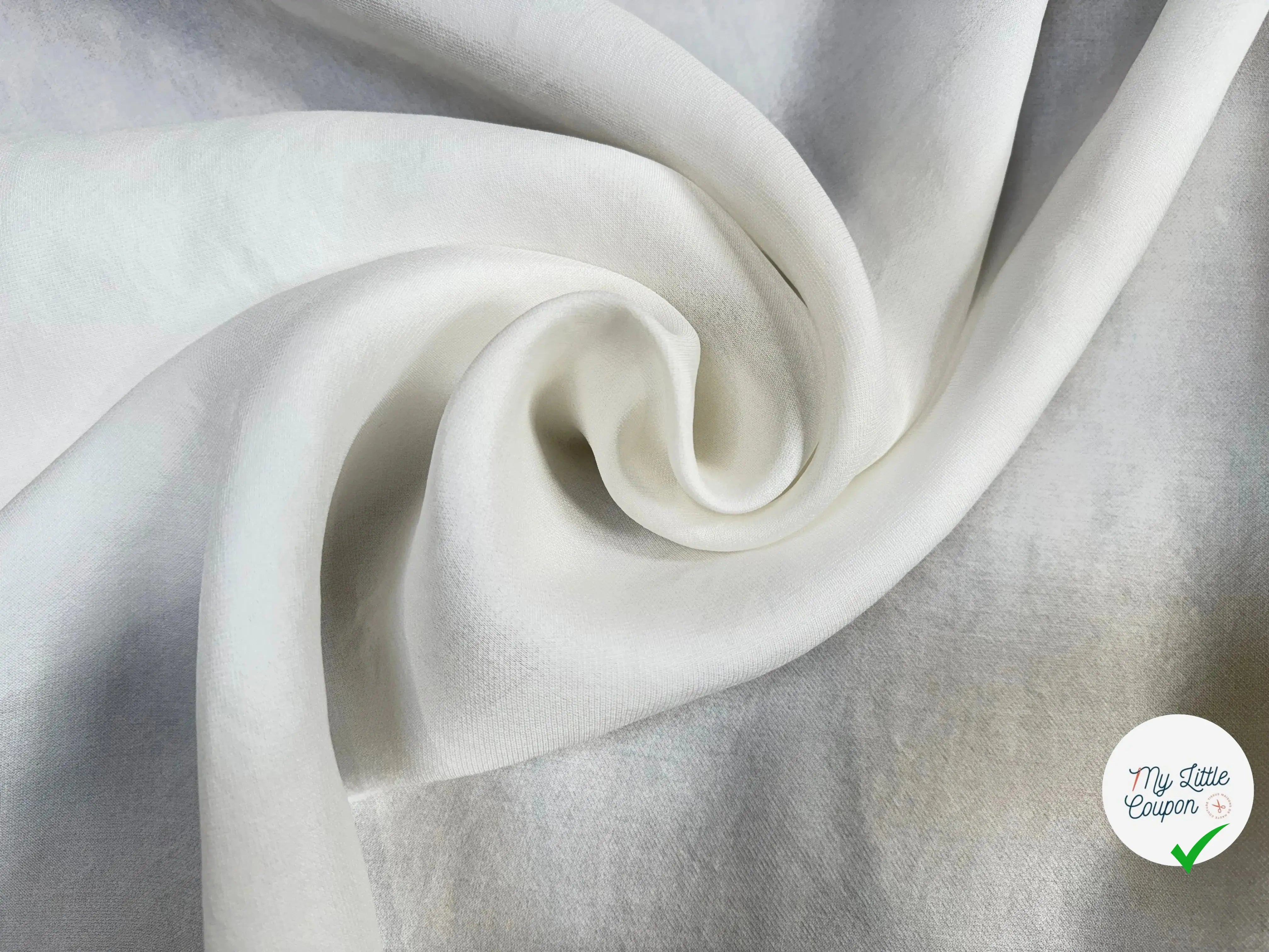 TEXTURED SILK GAZAR, Iconic Milk en soie 100%, douceur et élégance pour vos créations couture.