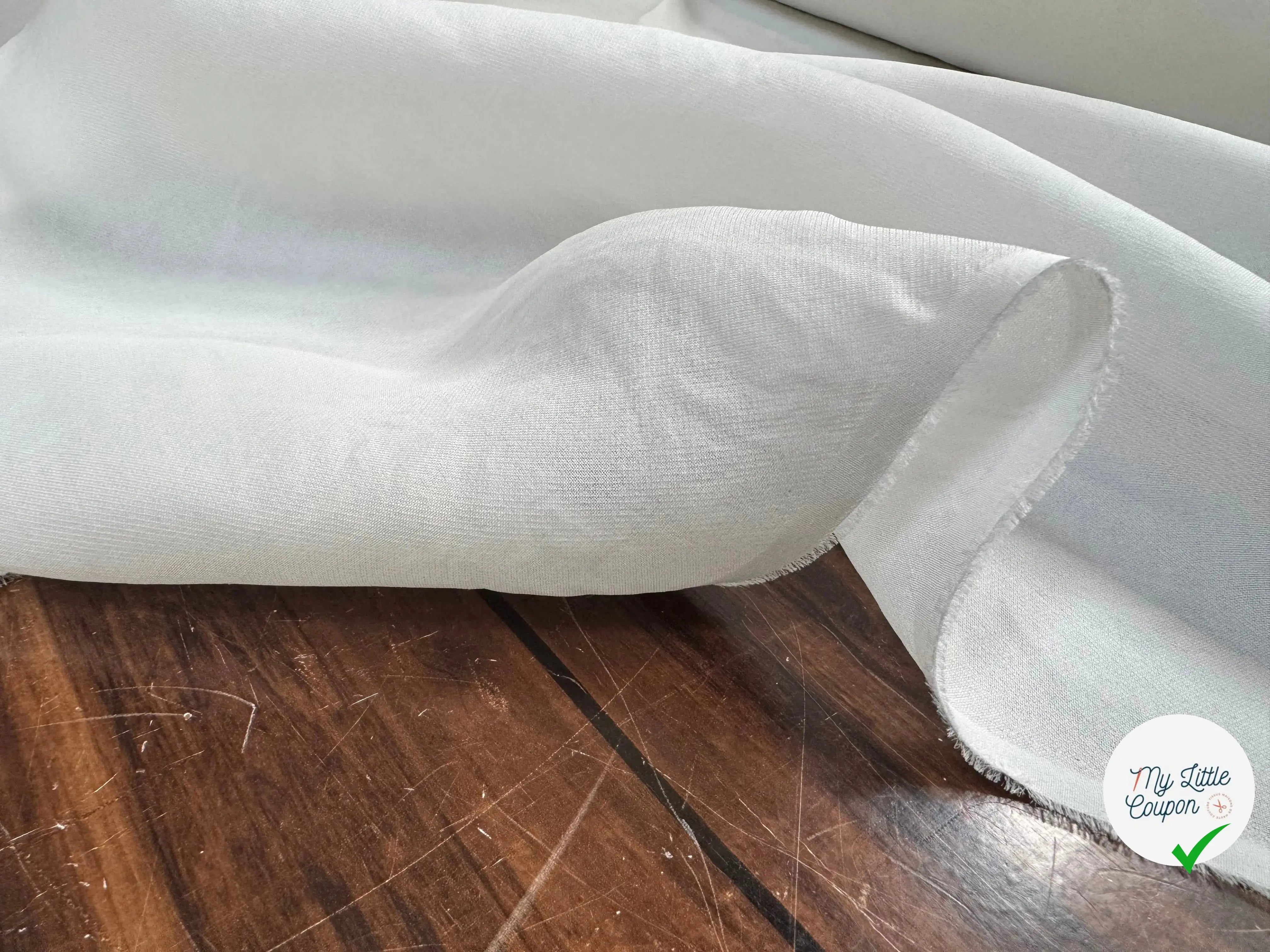 TEXTURED SILK GAZAR, Iconic Milk : tissu en soie 100%, idéal pour vos créations élégantes et raffinées.