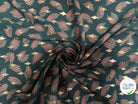 TISSU FLUIDE IMPRIMÉ FOND VERT FEUILLAGE AVEC TOUCHES DORÉS - My Little Coupon