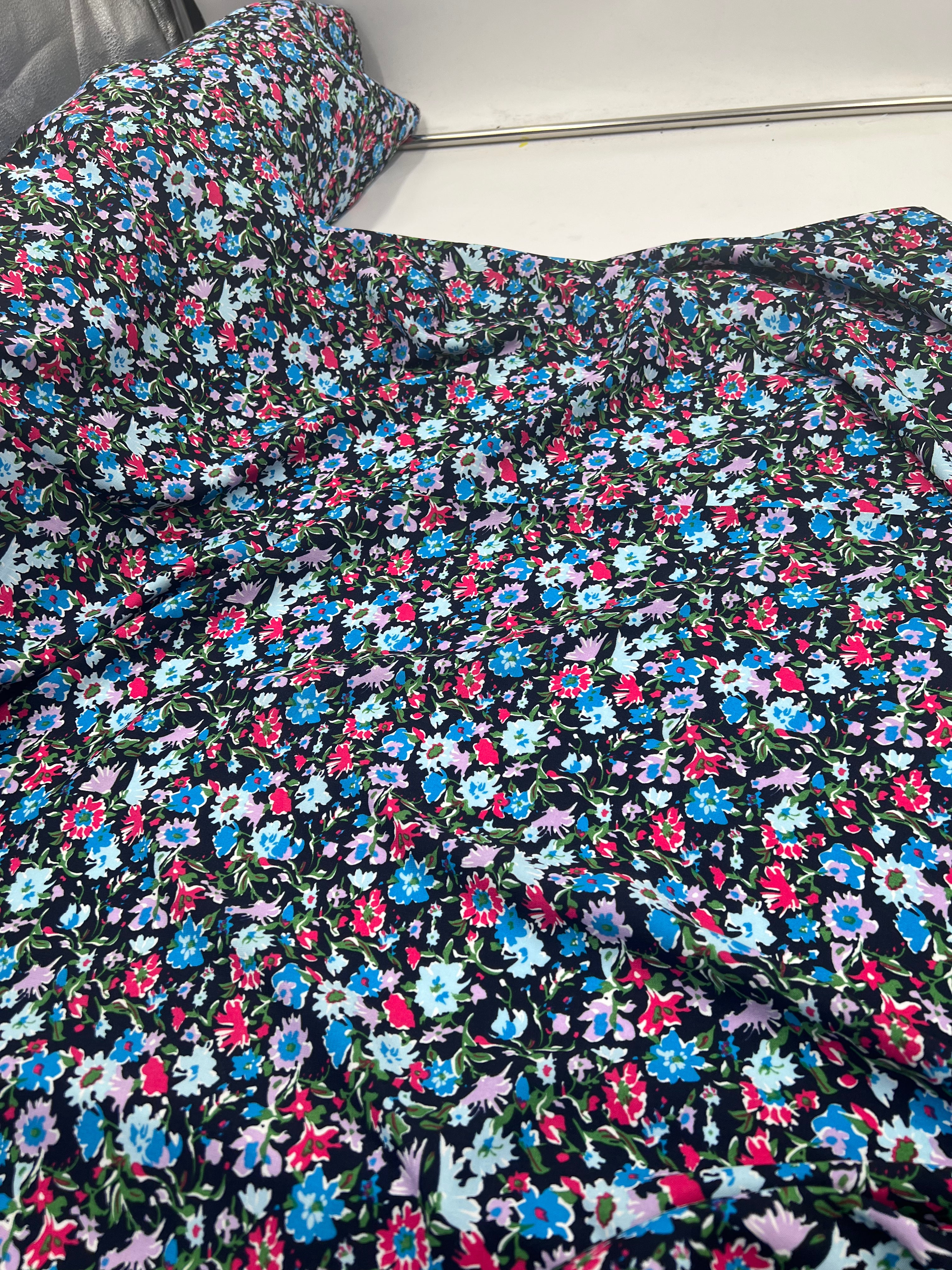 (Chute) TISSU FLUIDE POLYESTER IMPRIMÉ PROMESSE DE FLEURS - My Little Coupon