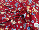 VISCOSE À FLEURS JAPONAISES BLEUES ET BEIGES SUR FOND ROUGE - My Little Coupon