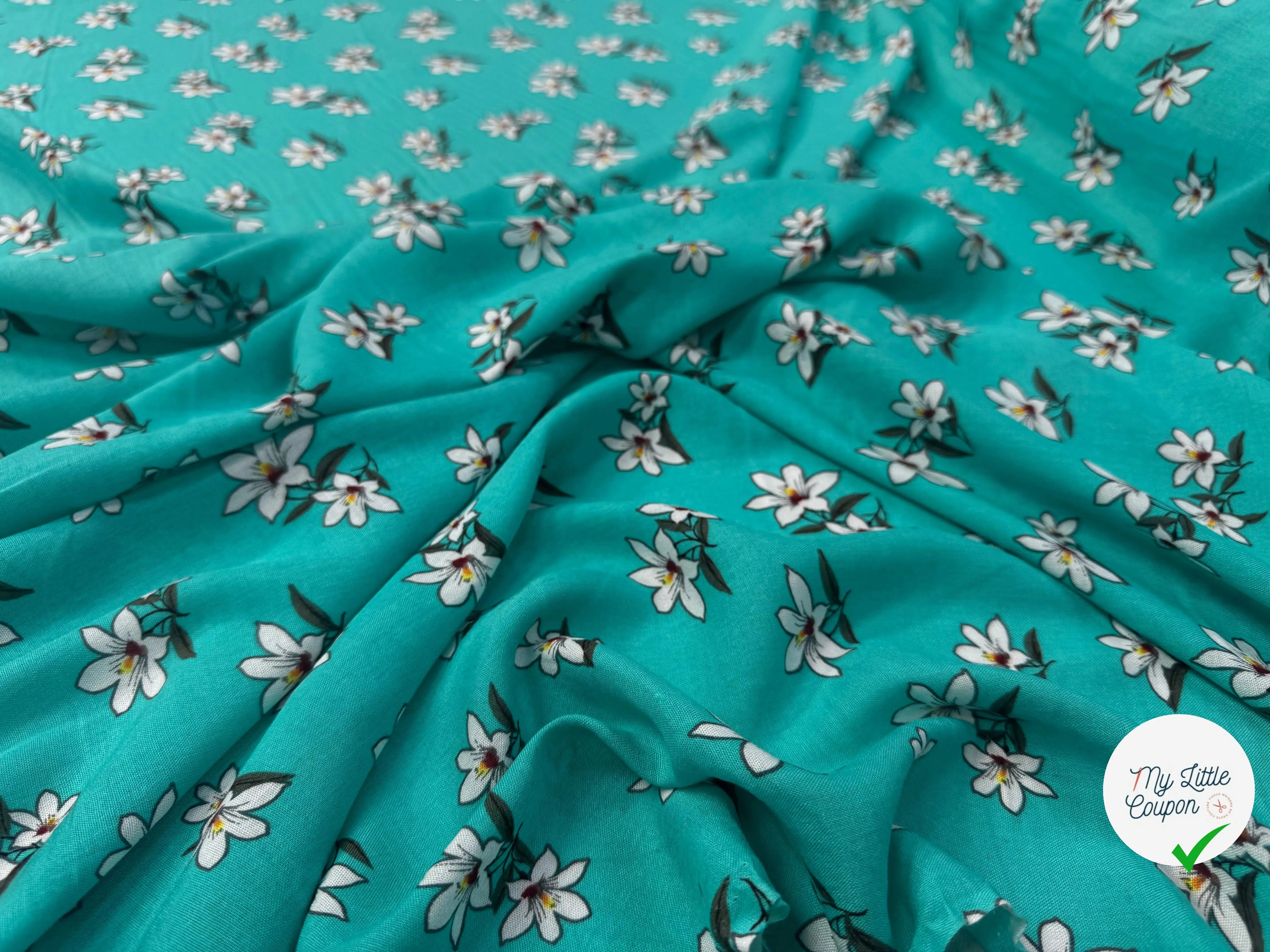 VISCOSE À MOTIF D'HIBISCUS À FOND TURQUOISE - My Little Coupon