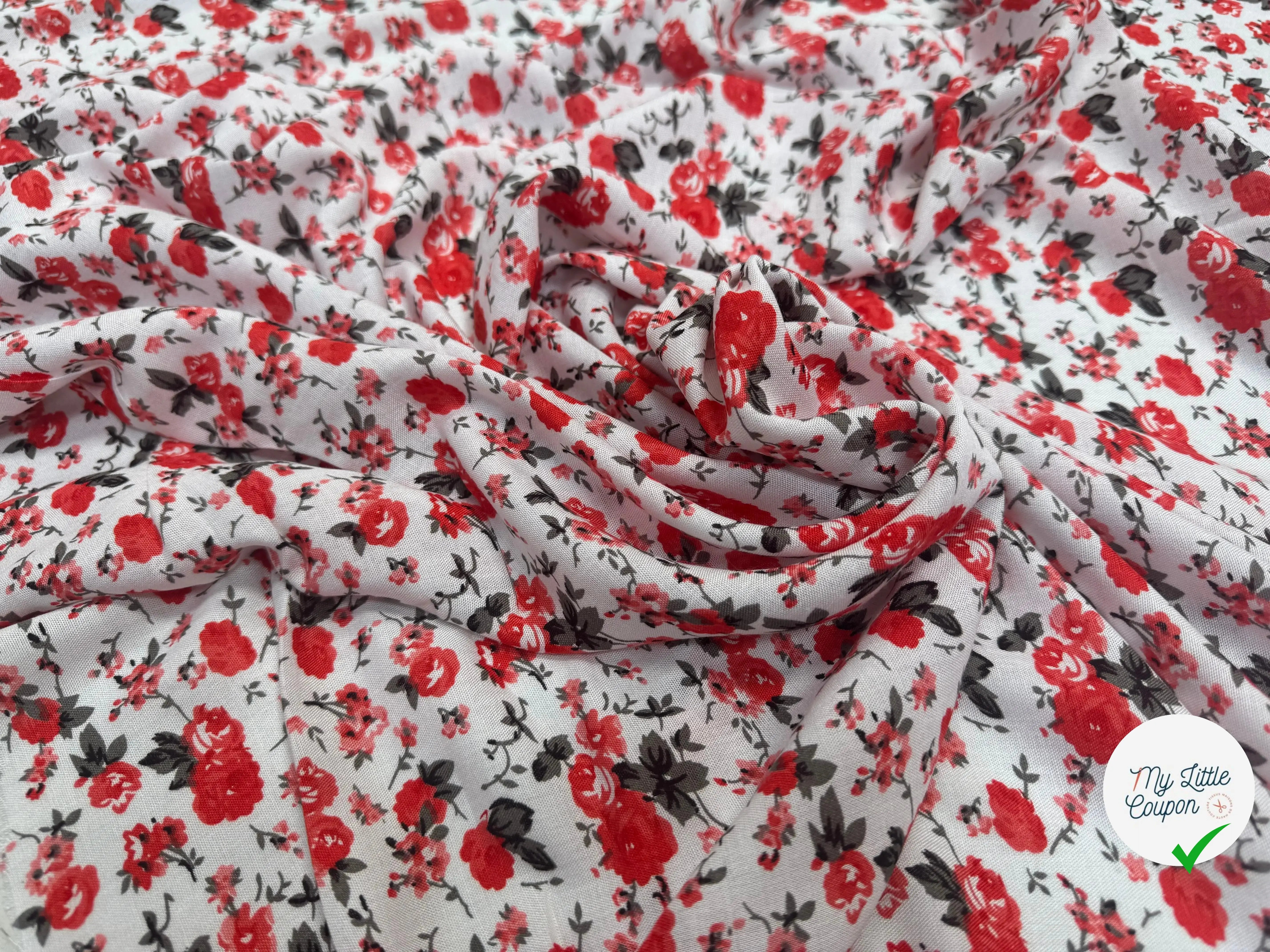 VISCOSE À MOTIFS DE ROSES ROUGES SUR FOND BLANC - My Little Coupon