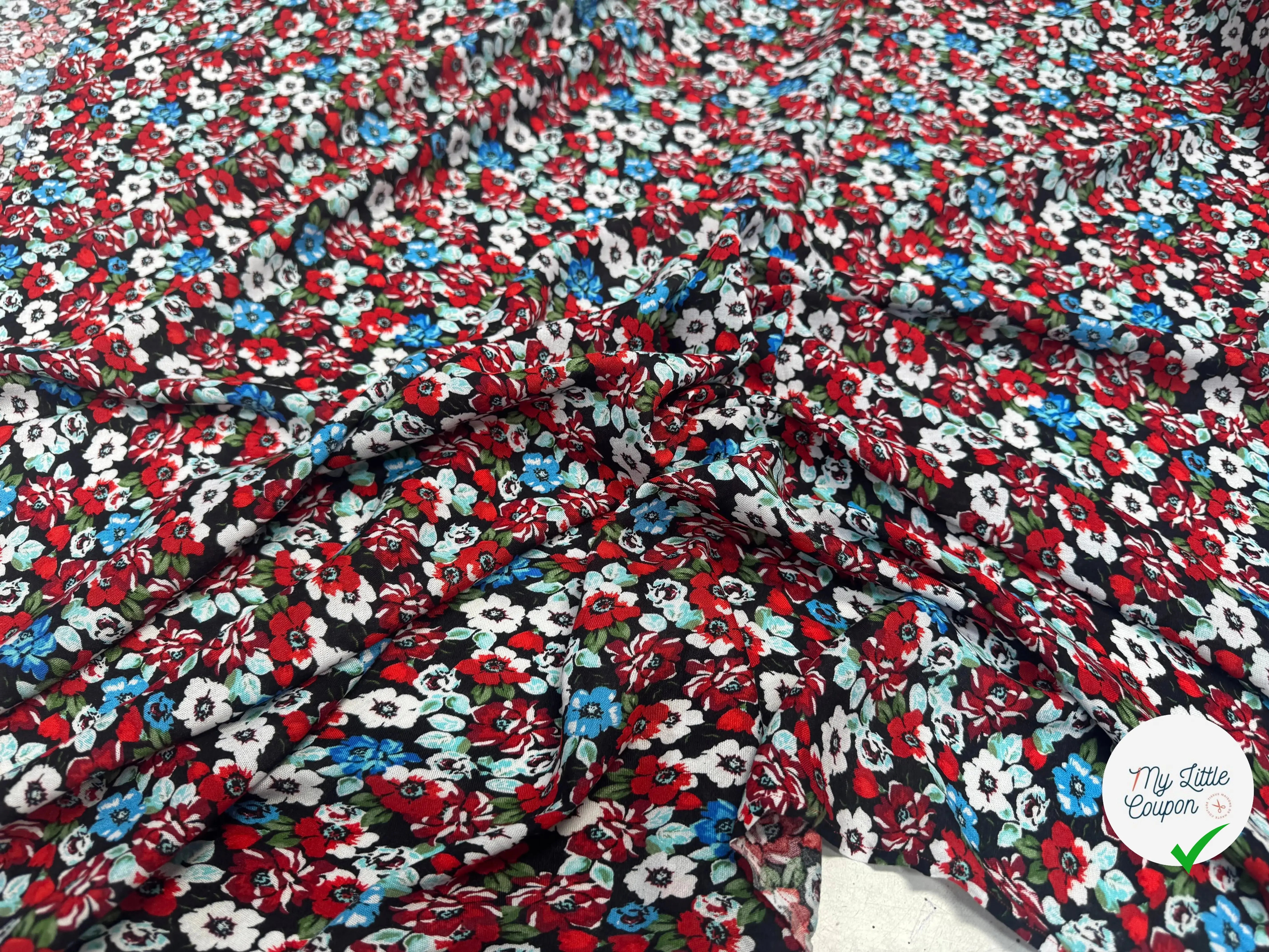 VISCOSE À MOTIFS FLORAUX ROUGES ET BLEUES - My Little Coupon