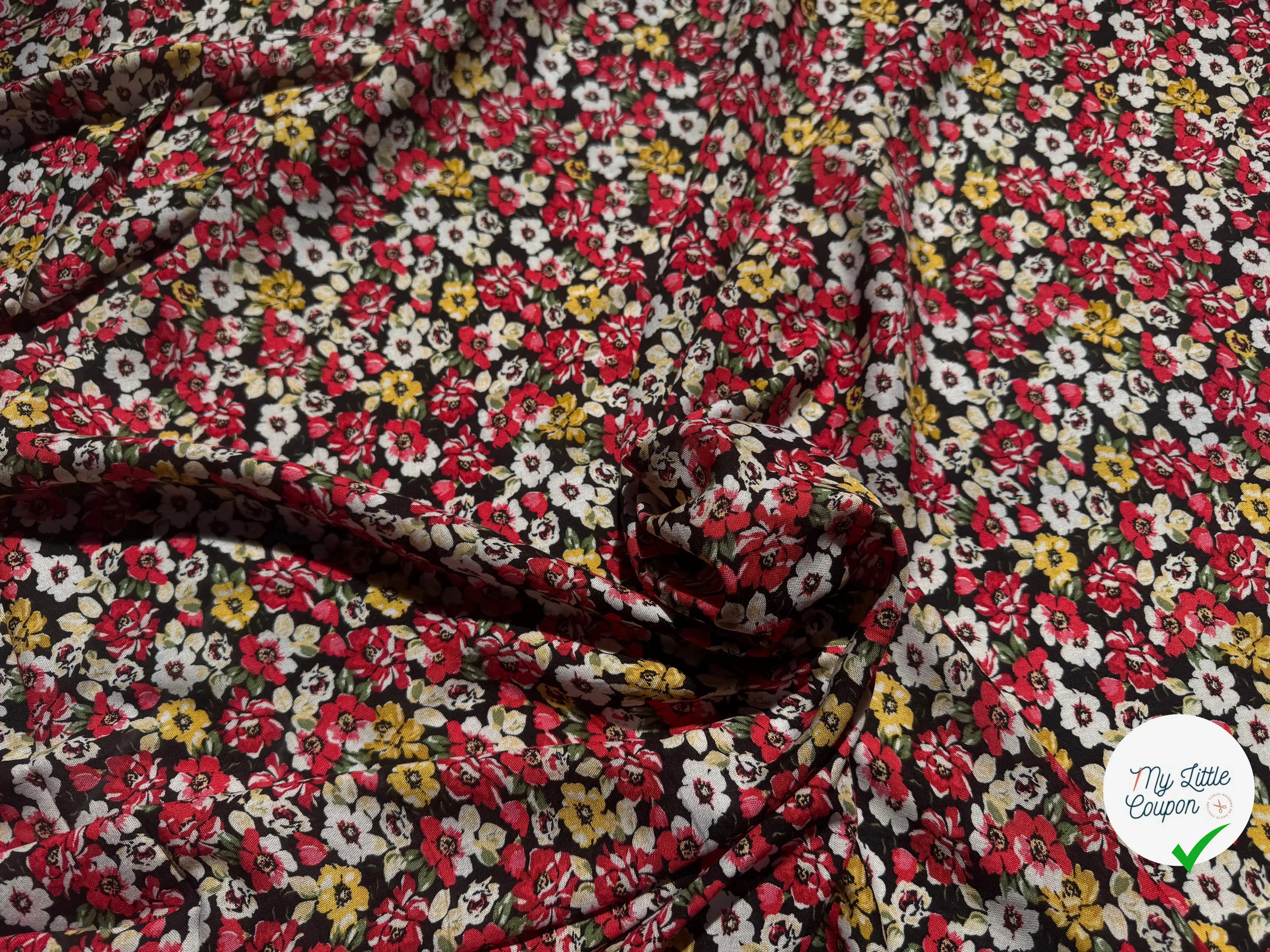 VISCOSE À MOTIFS FLORAUX ROUGES ET JAUNES - My Little Coupon