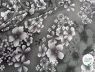 VISCOSE À MOTIFS ROSES ET PISSENLITS SUR FOND GRIS DE COULEURS GRIS - My Little Coupon