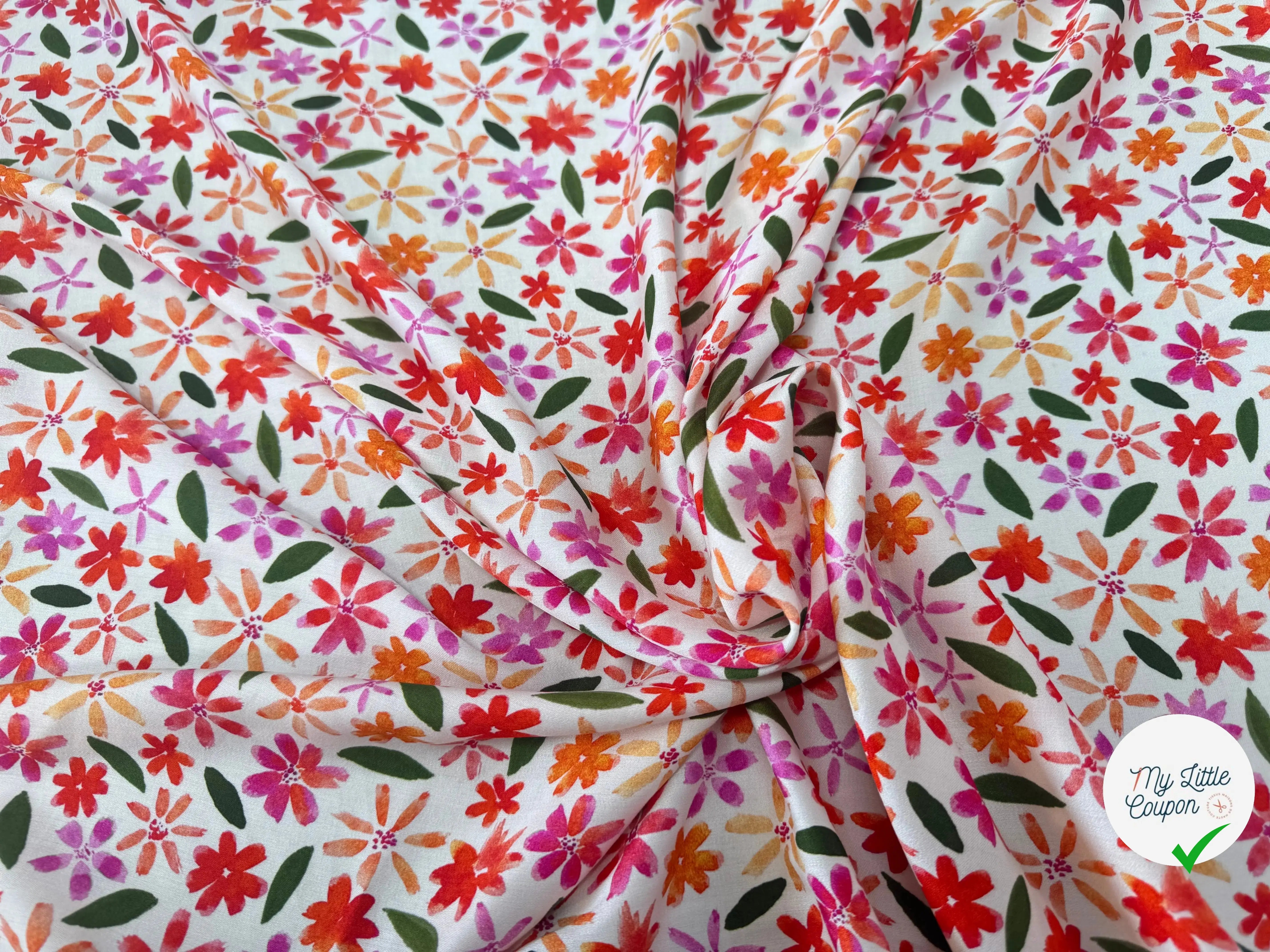 VISCOSE DOUCE TRES LEGEREMENT SATINEE PRINT FLEURS MULTICOLORES FOND BLANC - My Little Coupon